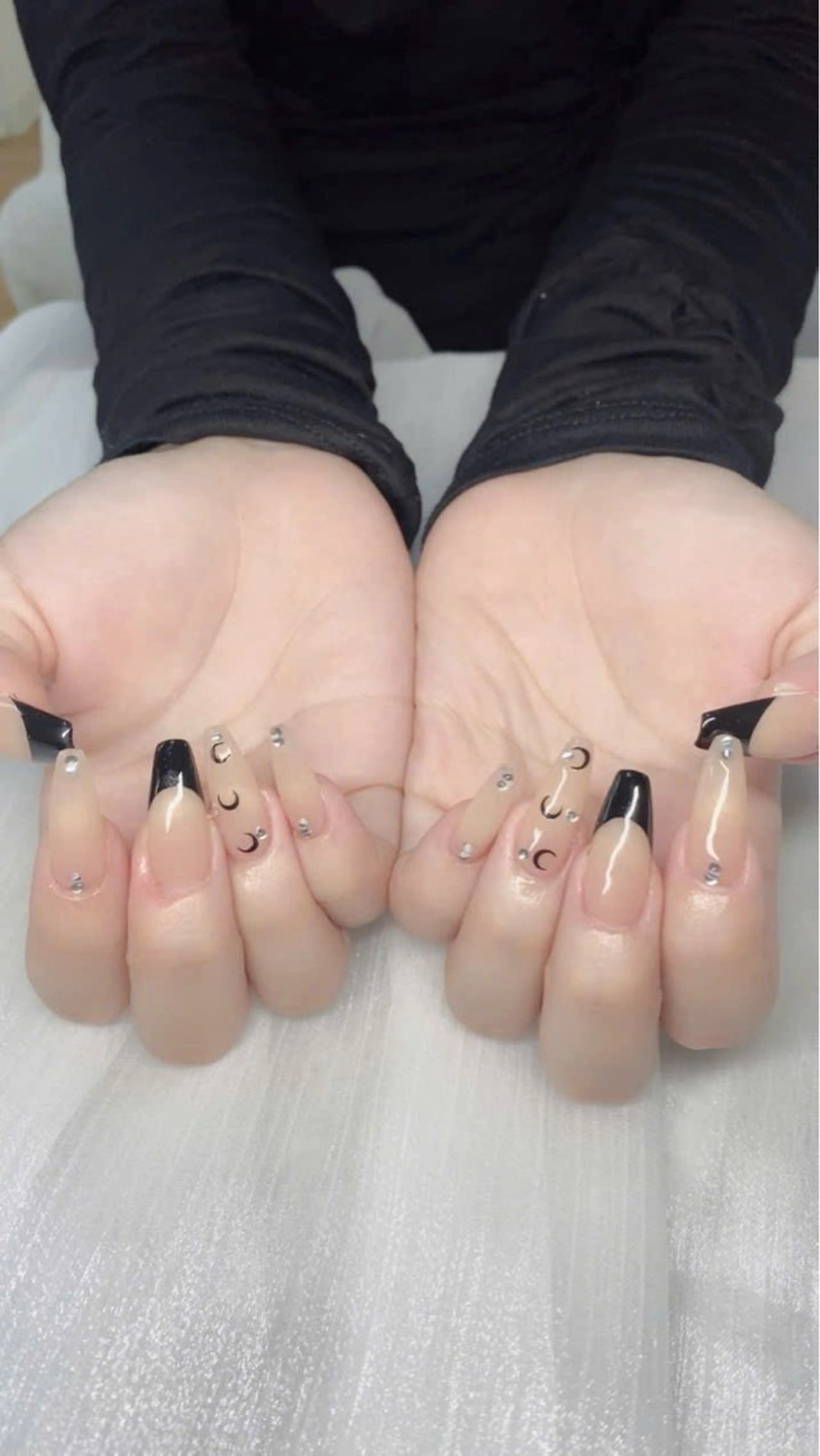 ネイル フレンチネイル グラデーション キラキラネイル 韓国ネイル マグネットネイル ハンドネイル ハンドケア Hara Nail & Beautyのネイルデザイン