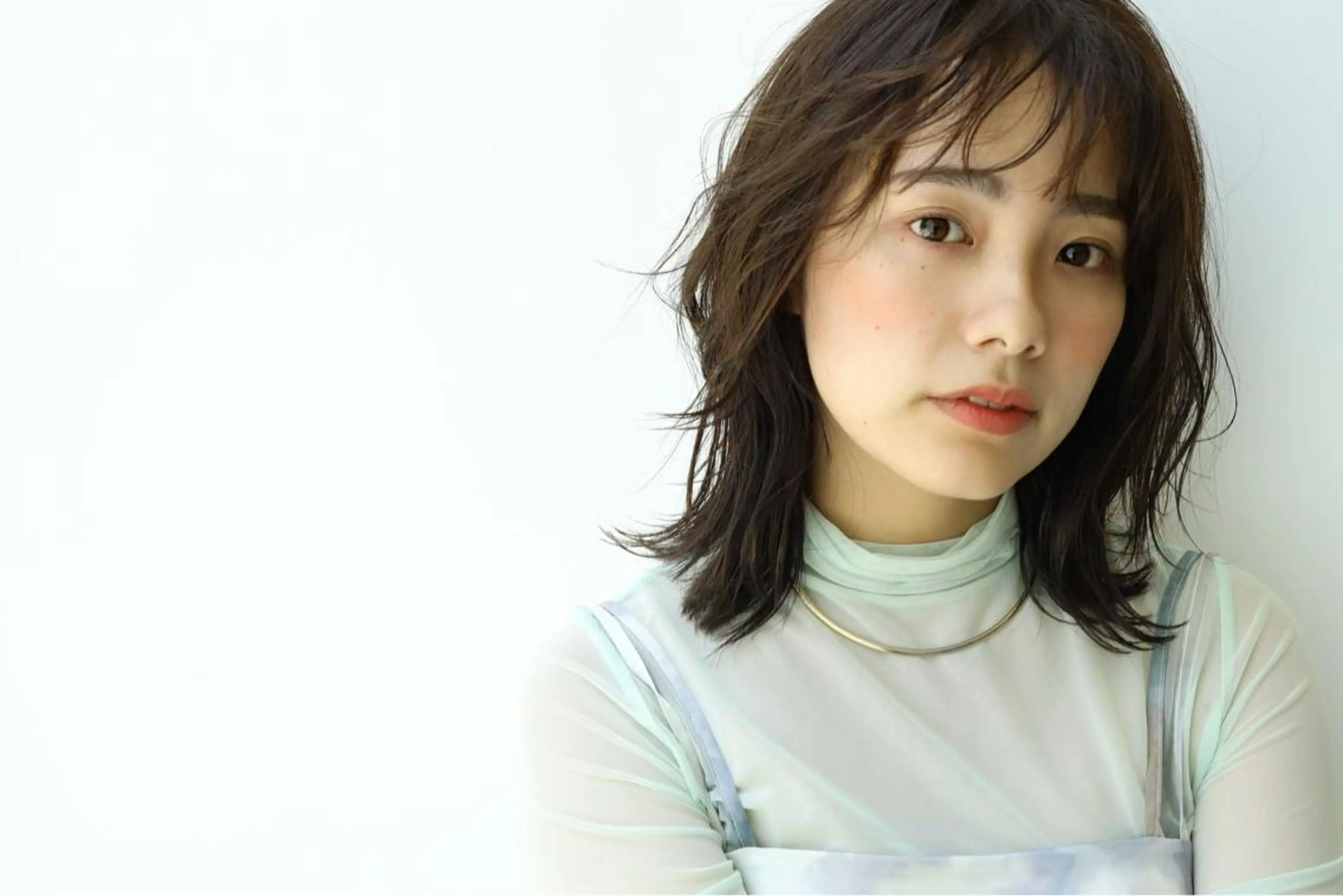 ミディアム カラー ヘアアレンジ 切りっぱなしボブ ミディアムレイヤー アッシュ ベージュカラー ハイライトカラー カット ヘアカラー トリートメント Kawaguchi Arisaのヘアスタイル