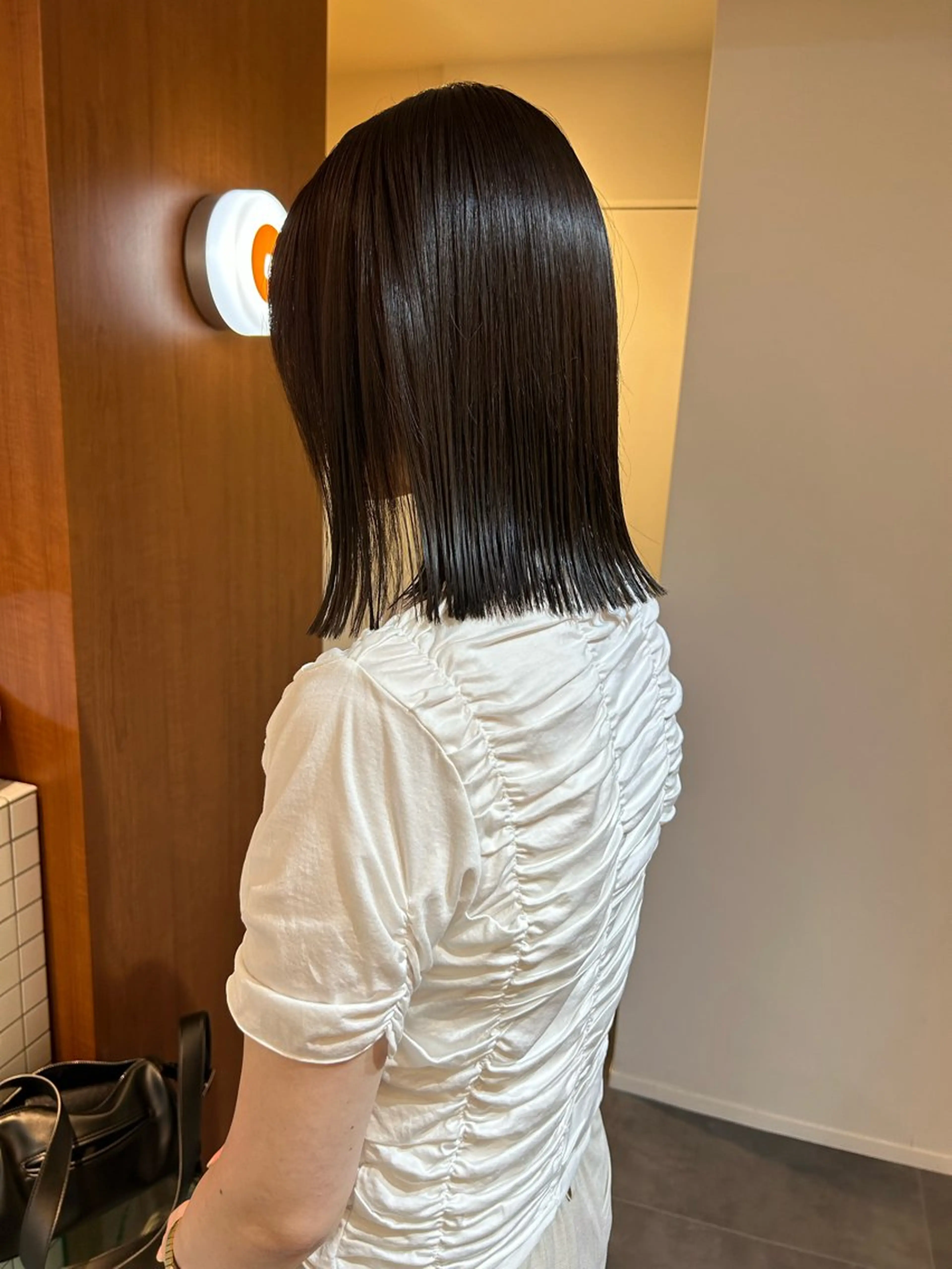 ミディアム カット 縮毛矯正 小林 朋花のヘアスタイル