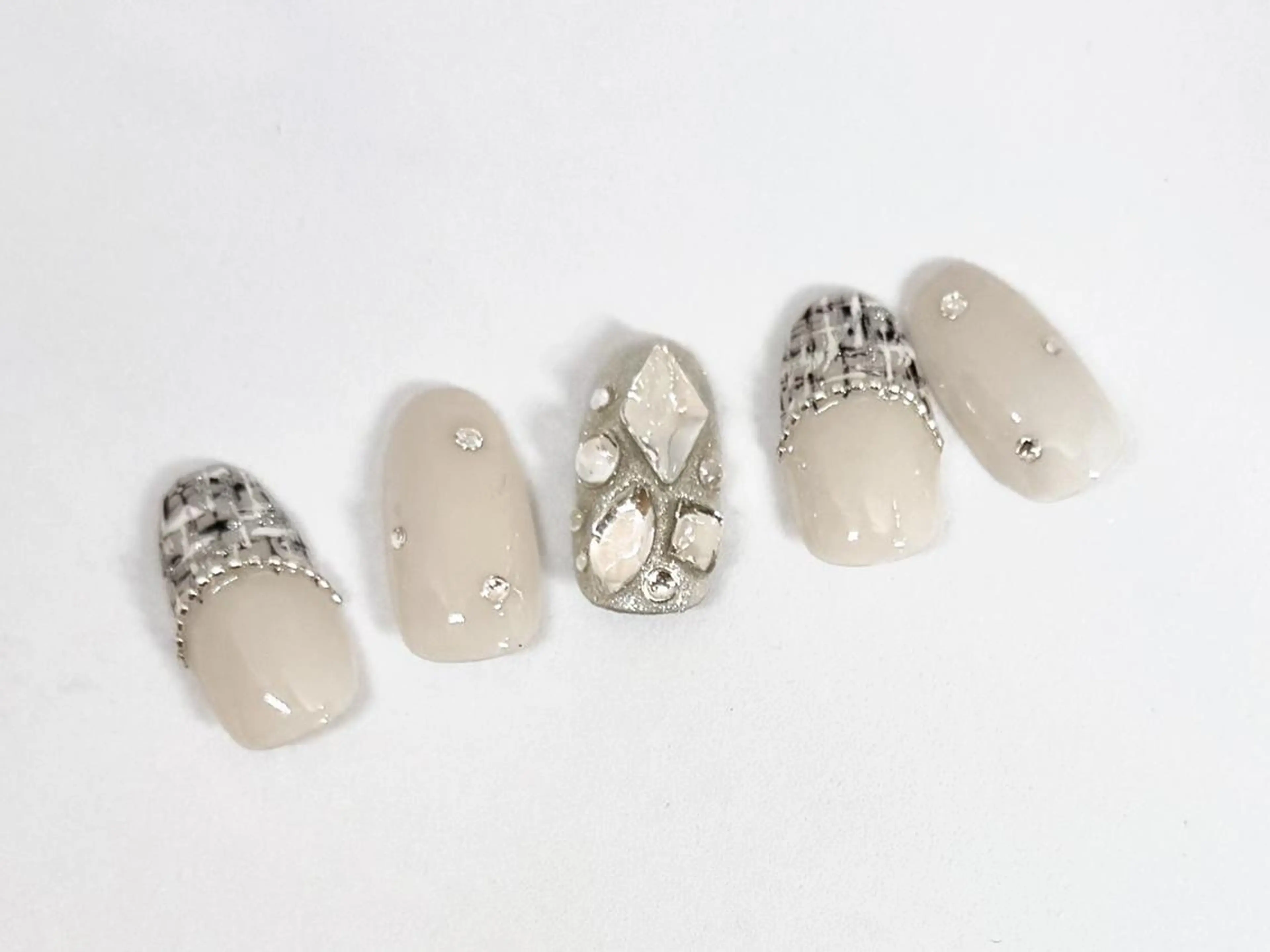 ネイル 【寺岡】 ロイヤル•セラピストのネイルデザイン