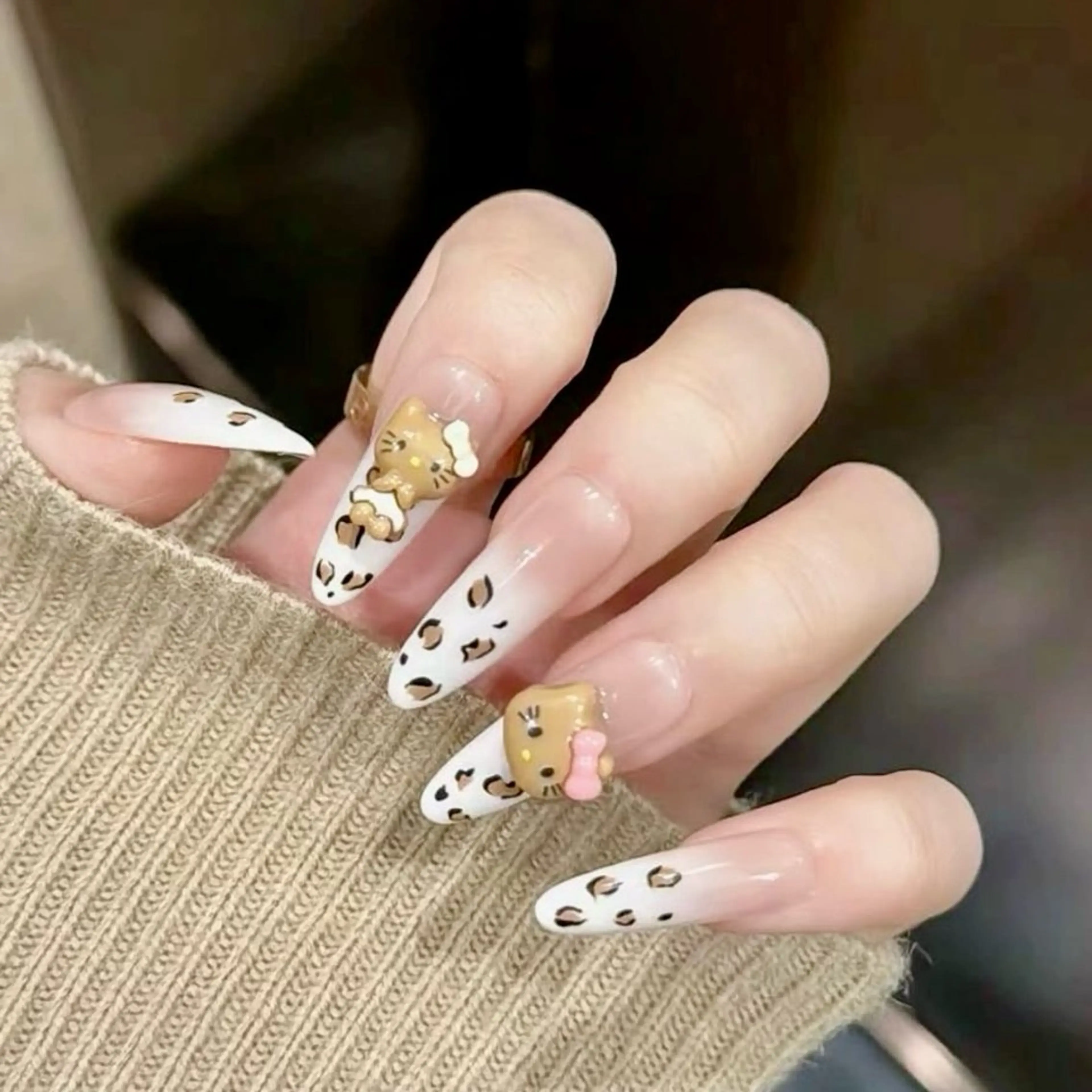ネイル アートネイル オーロラネイル フレンチネイル ジェルネイル グラデーション ハンドネイル ハンドケア Nova Nail Osakaのネイルデザイン