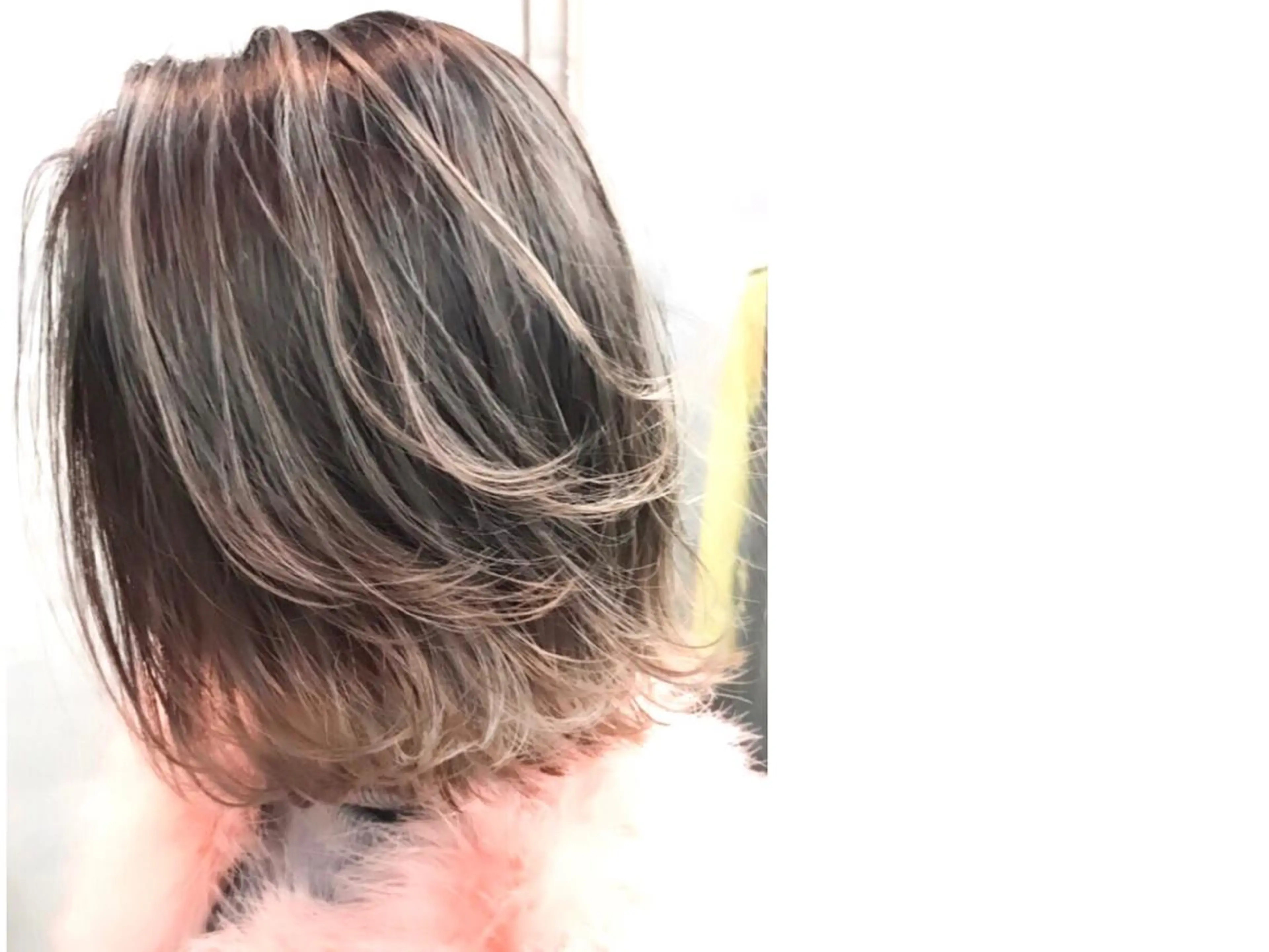 ショート コールネックスザサロン所属・白髪ぼかし×デザイン 🕊️🫧ホウジョウのヘアスタイル