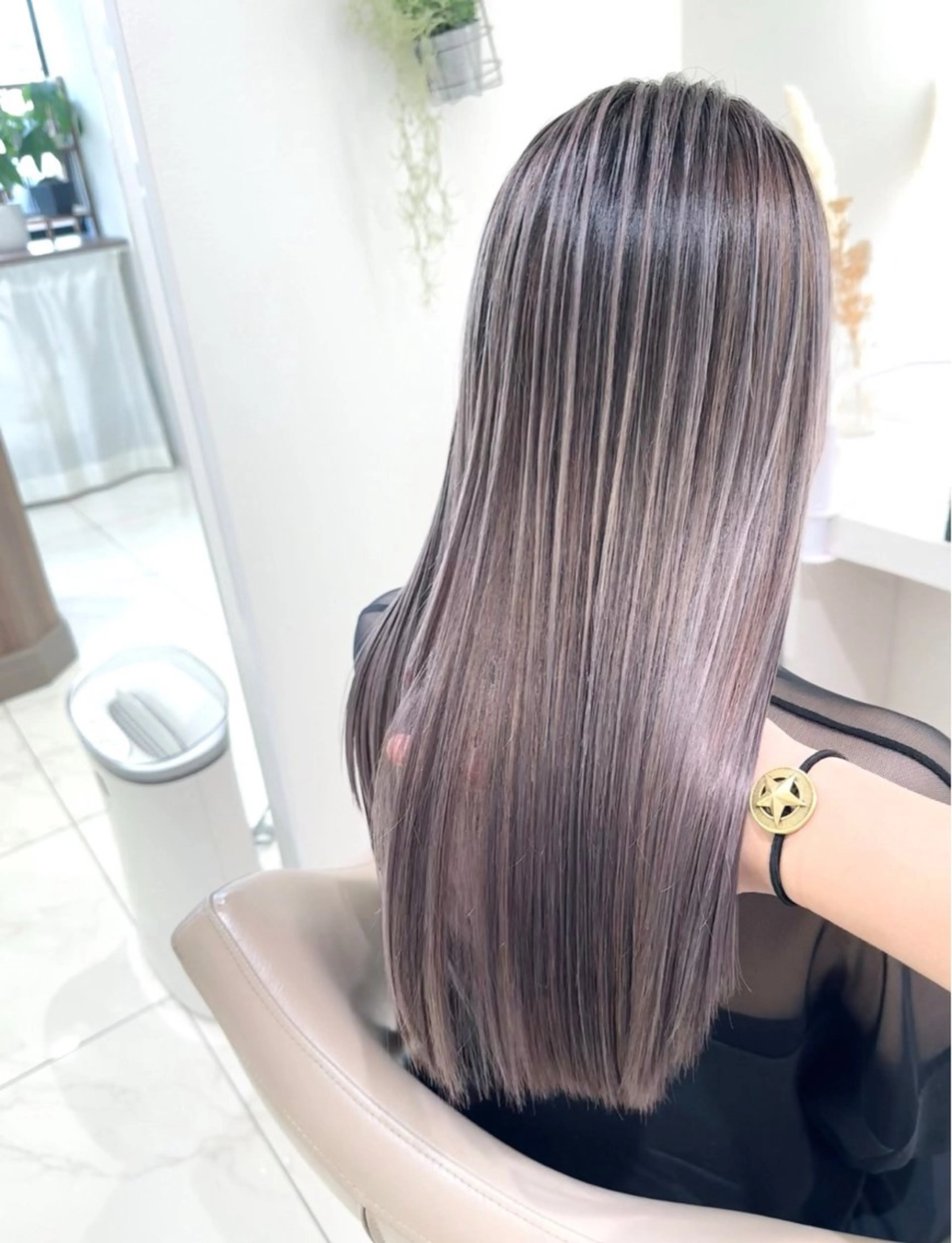 ロング カラー バレイヤージュ ベージュカラー 透明感カラー グレージュ ハイライトカラー ヘアカラー トリートメント 澤田 隆誠のヘアスタイル