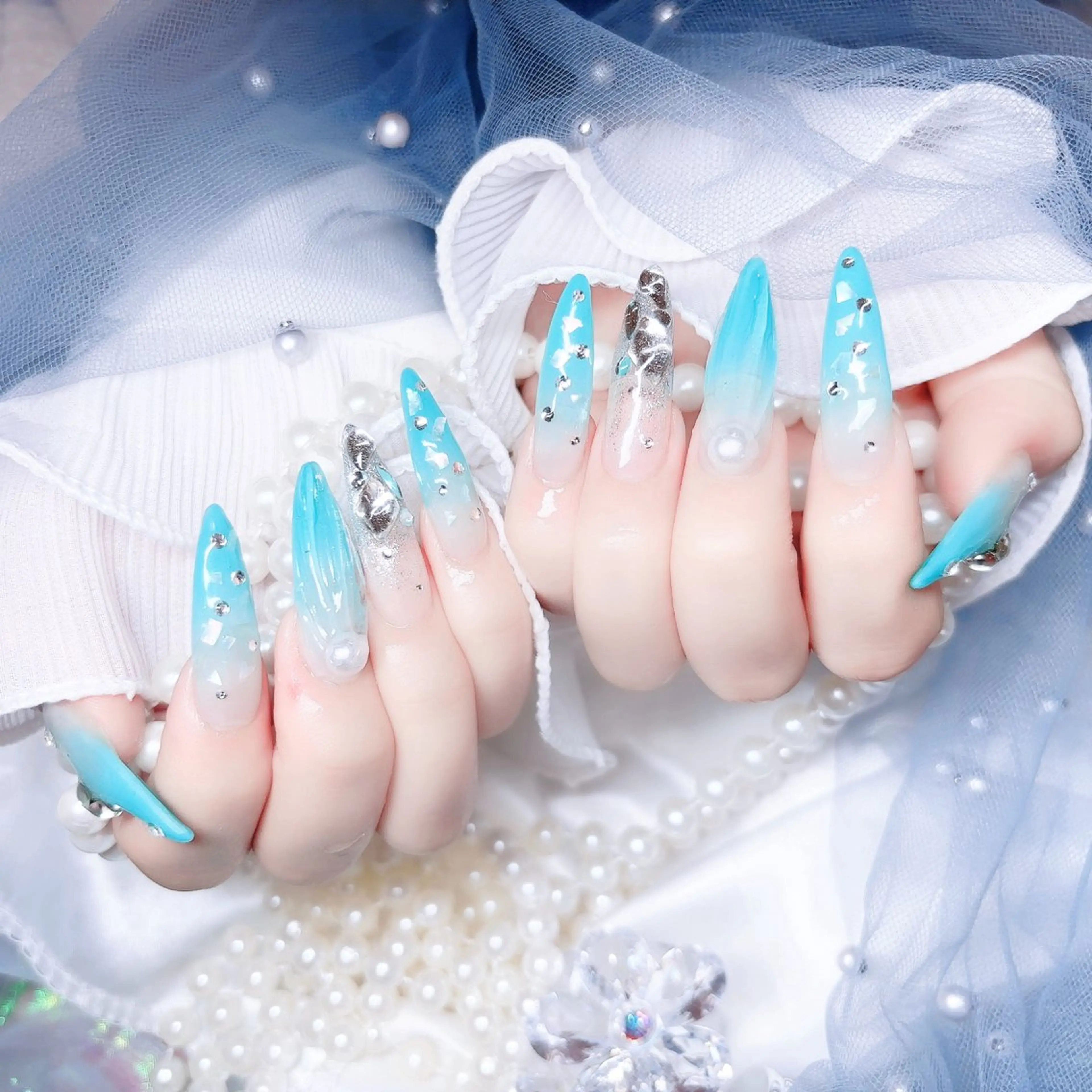 ネイル アートネイル オーロラネイル ジェルネイル 韓国ネイル パラジェル ハンドネイル Yudia🦋 azuのネイルデザイン
