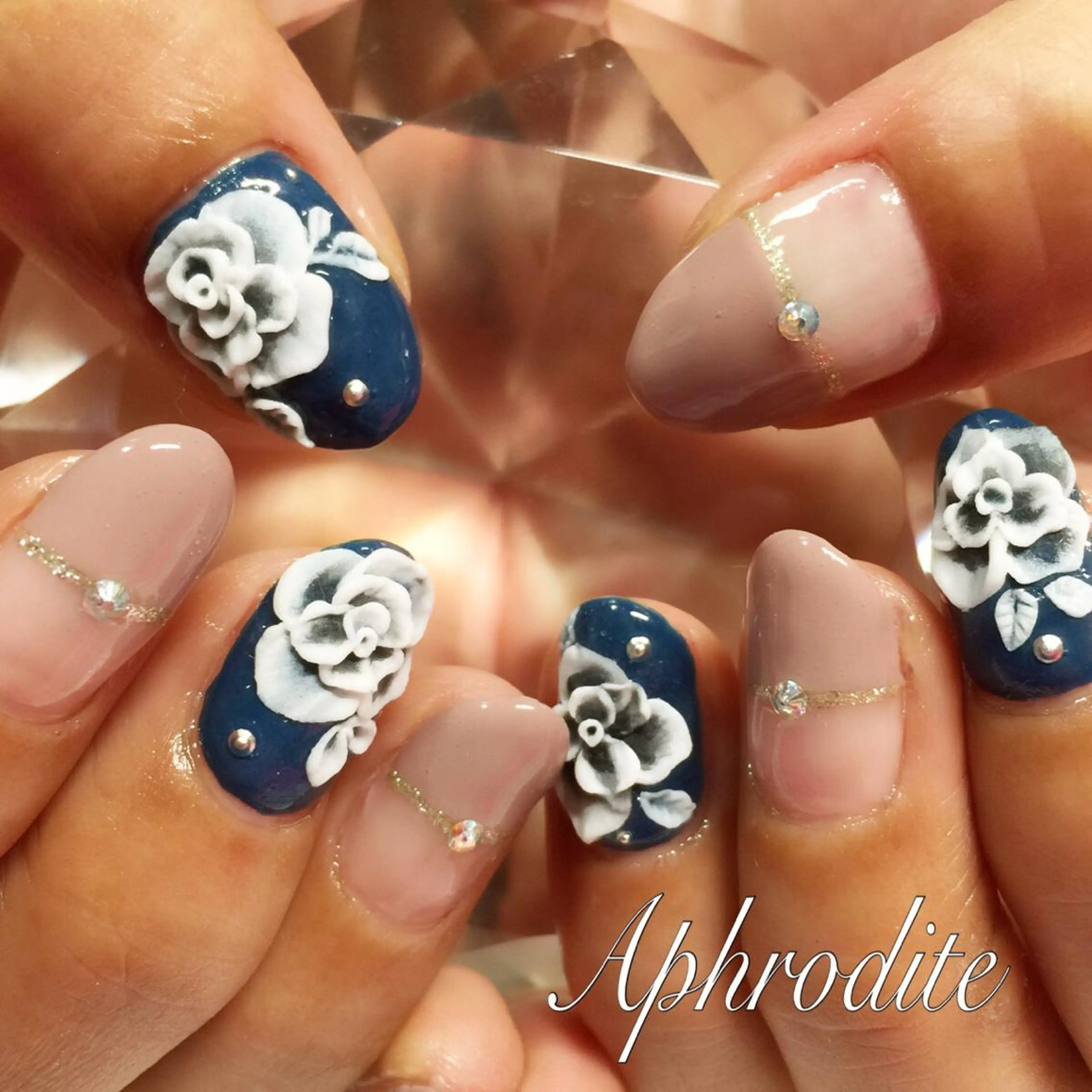 ネイル APHRODITE Nagisaのネイルデザイン