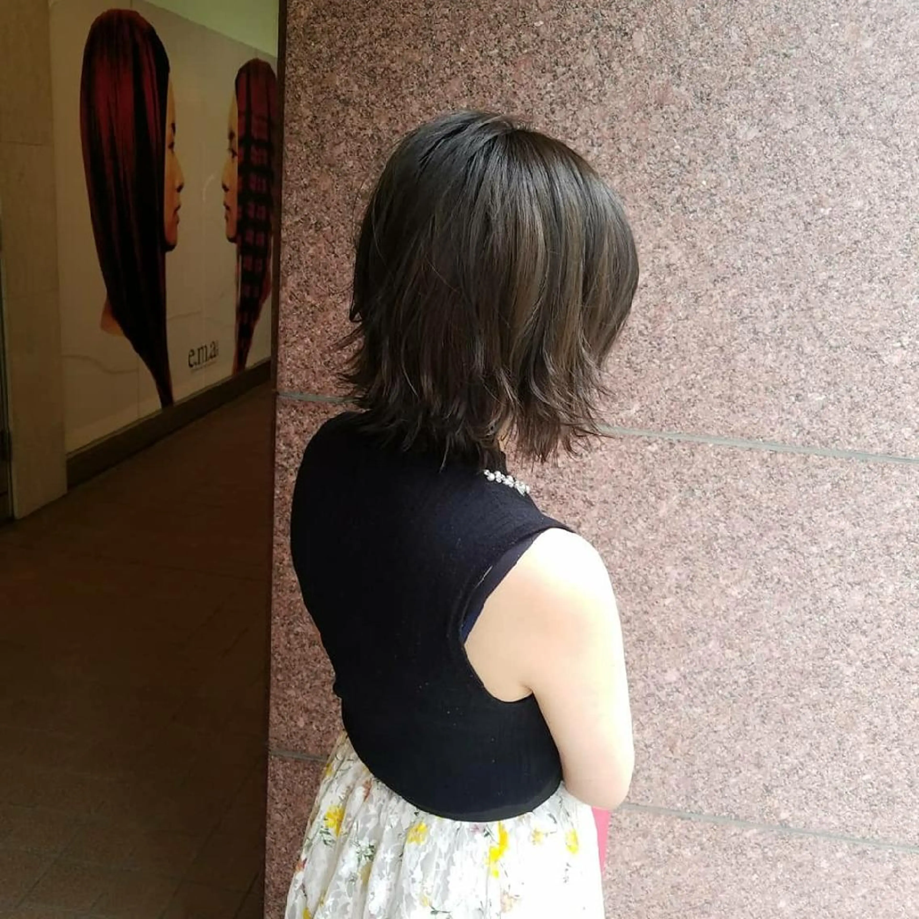 ショート カラー アッシュ 透明感カラー ボブ 外ハネヘア EMANON名古屋所属・美谷添（ミヤゾエ） まどか大人ヘアサロンのヘアスタイル