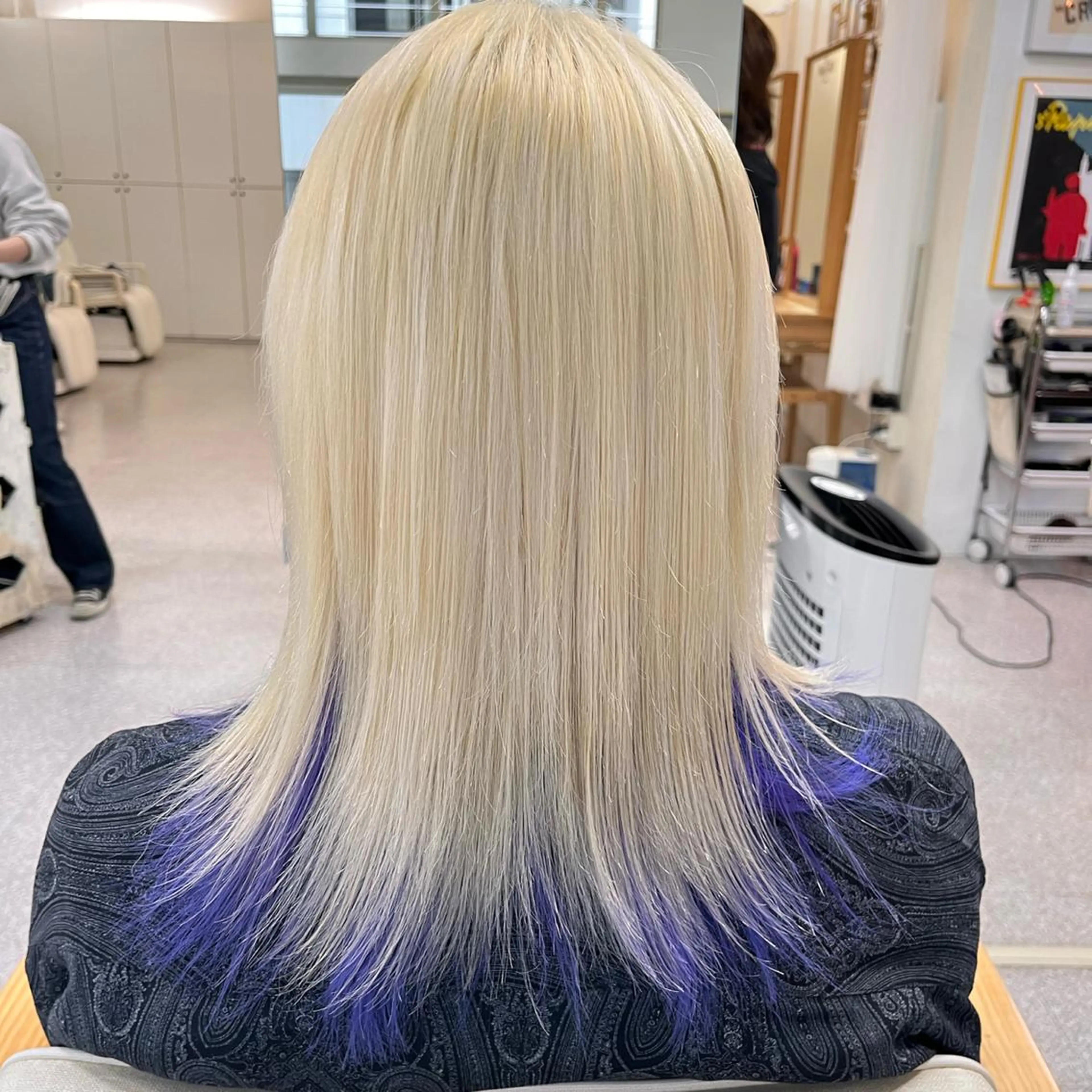 セミロング カラー ヘアカラー エクステ ハイトーン 💭黒崎ハルカのヘアスタイル