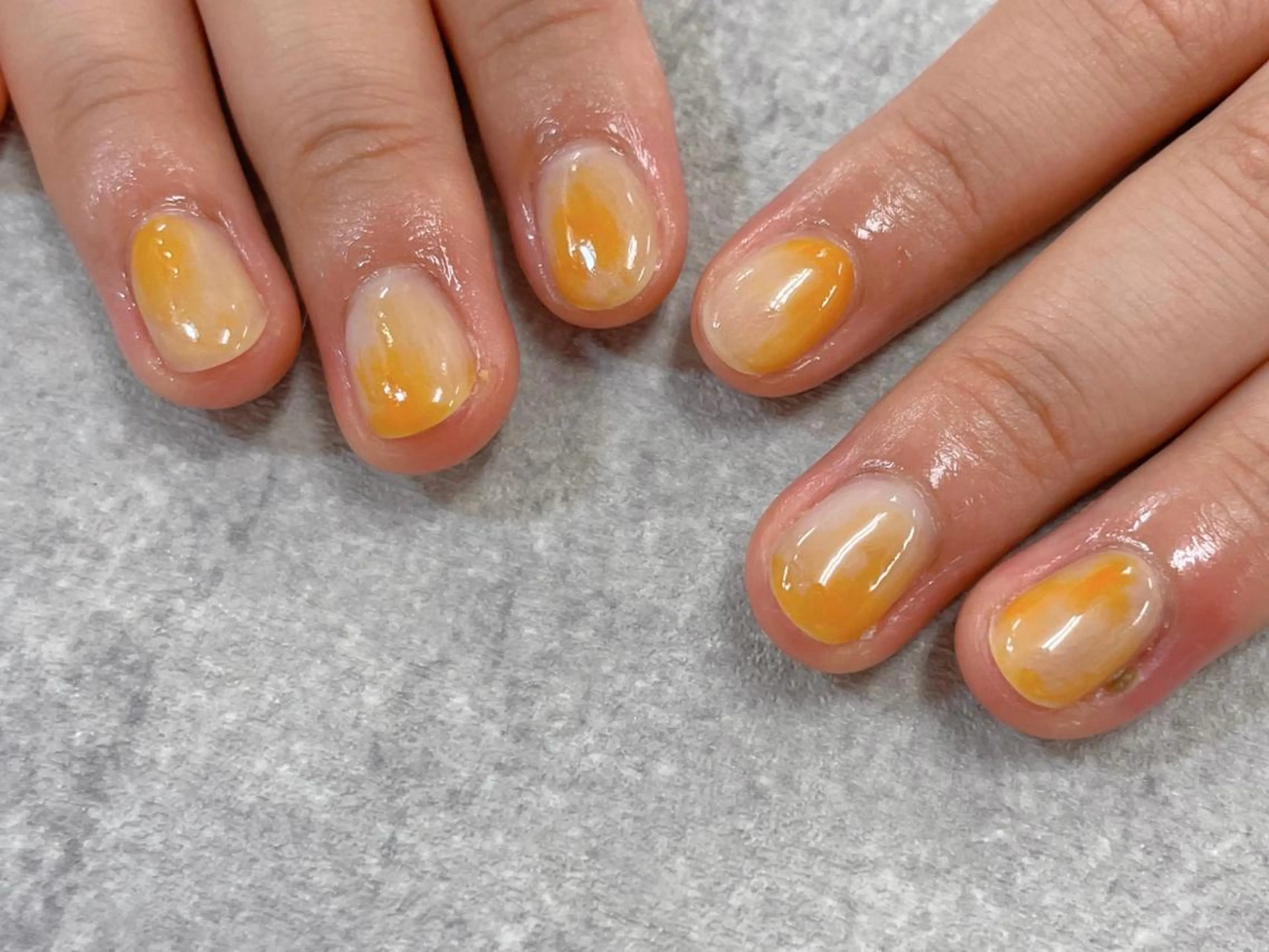 ネイル 大理石ネイル(マーブル) ニュアンスネイル オレンジ ハンドネイル foglia❁﻿. ⌇﻿imamuraのネイルデザイン
