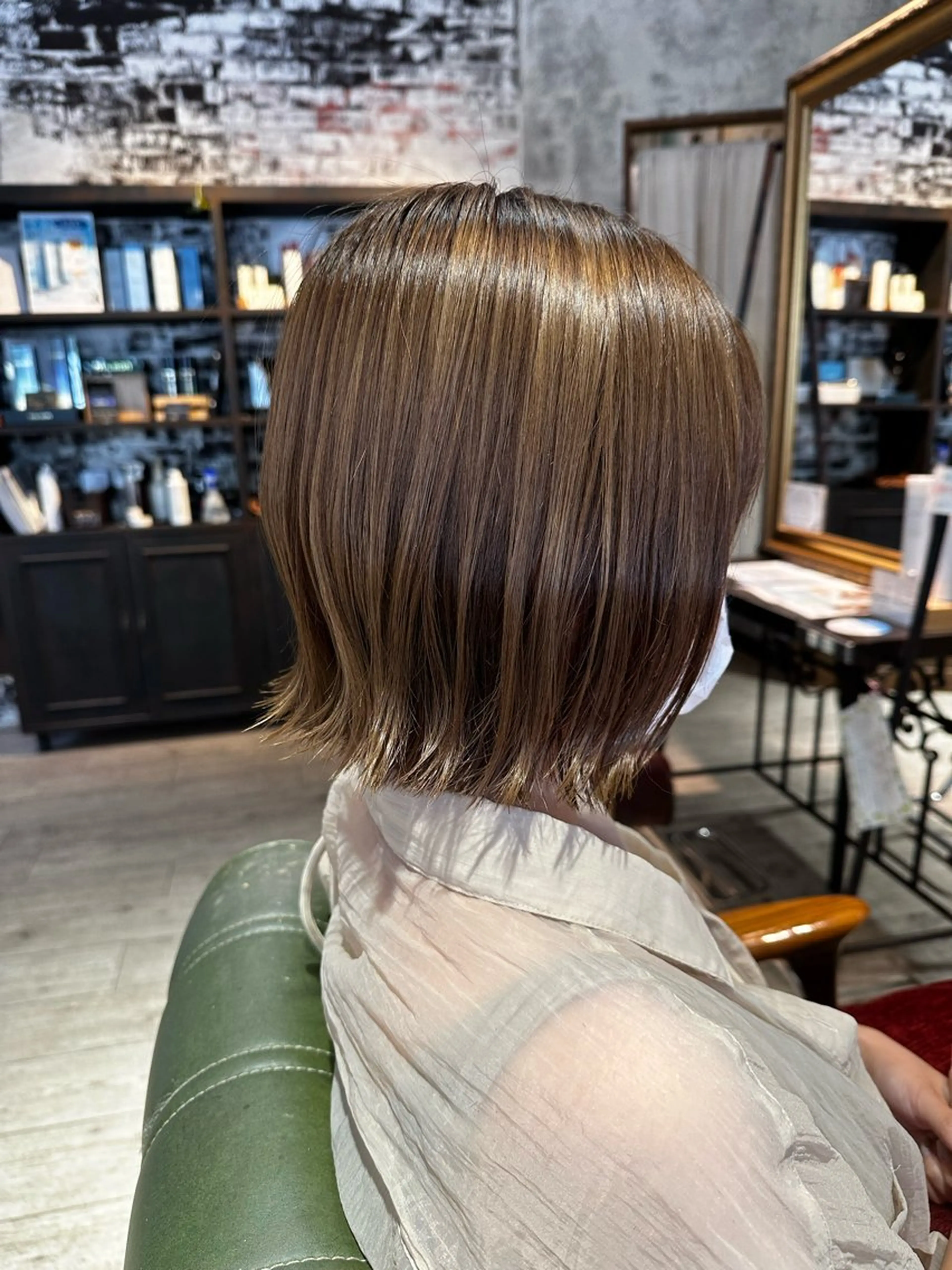 ミディアム カラー ヘアアレンジ 切りっぱなしボブ 透明感カラー グレージュ ハイライトカラー ボブ 瀧尻 光のヘアスタイル