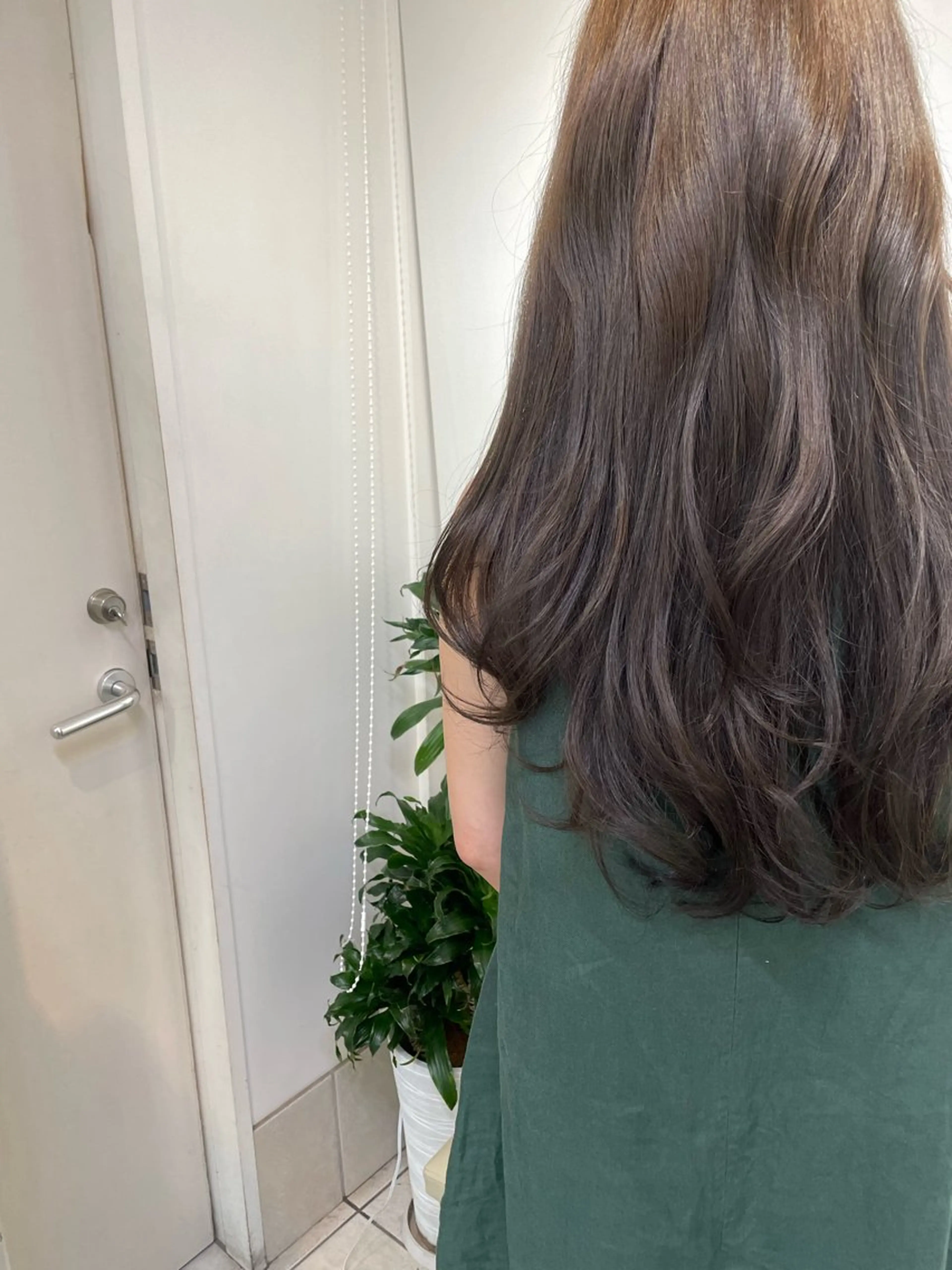 カラー 透明感カラー グレージュ オリーブグレージュ オリーブグレー 🩶Nemoto Saki🩶のヘアスタイル