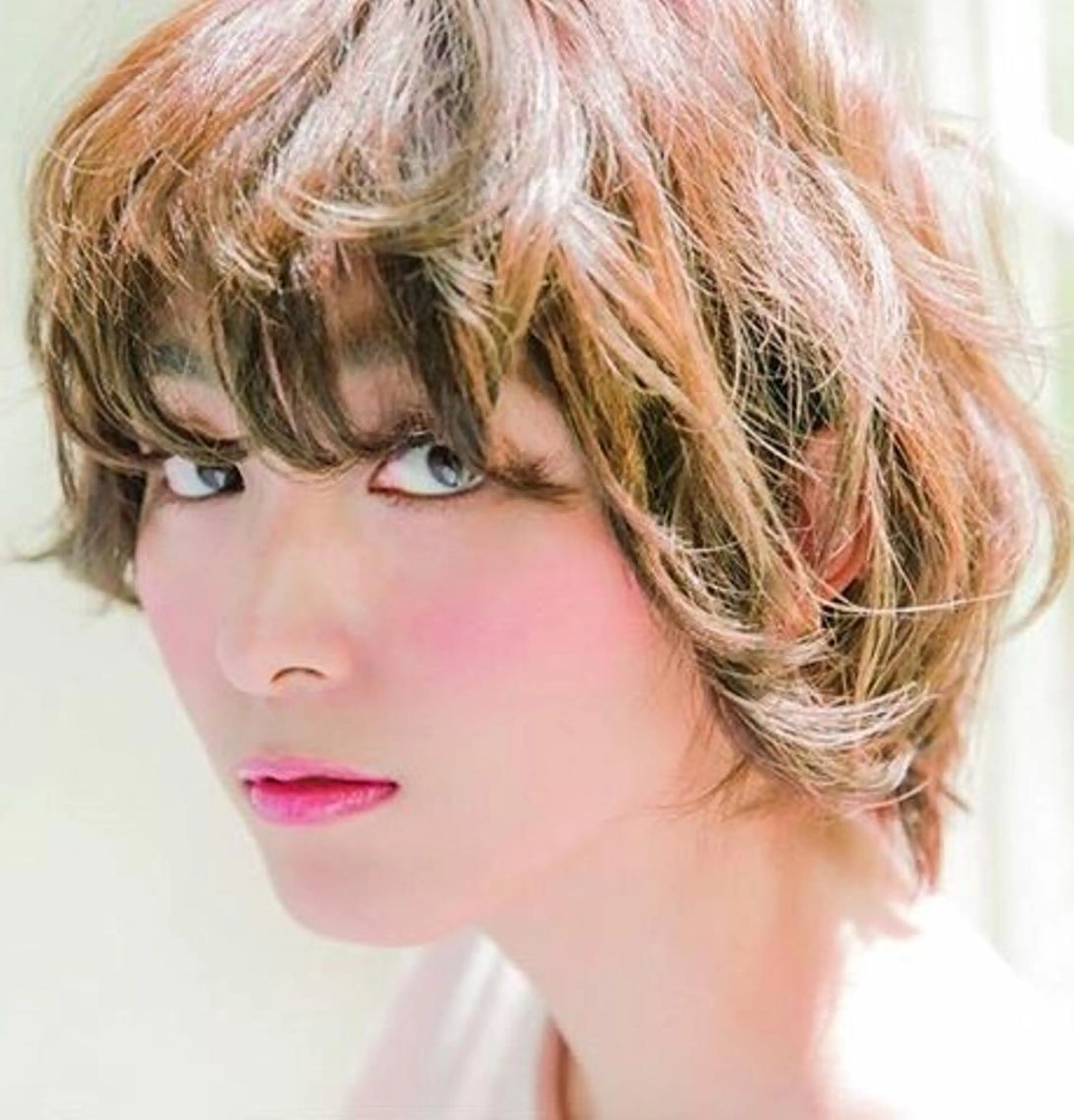 ショート ミディアム カラー パーマ 小顔カット✨ 透明感カラーのヘアスタイル