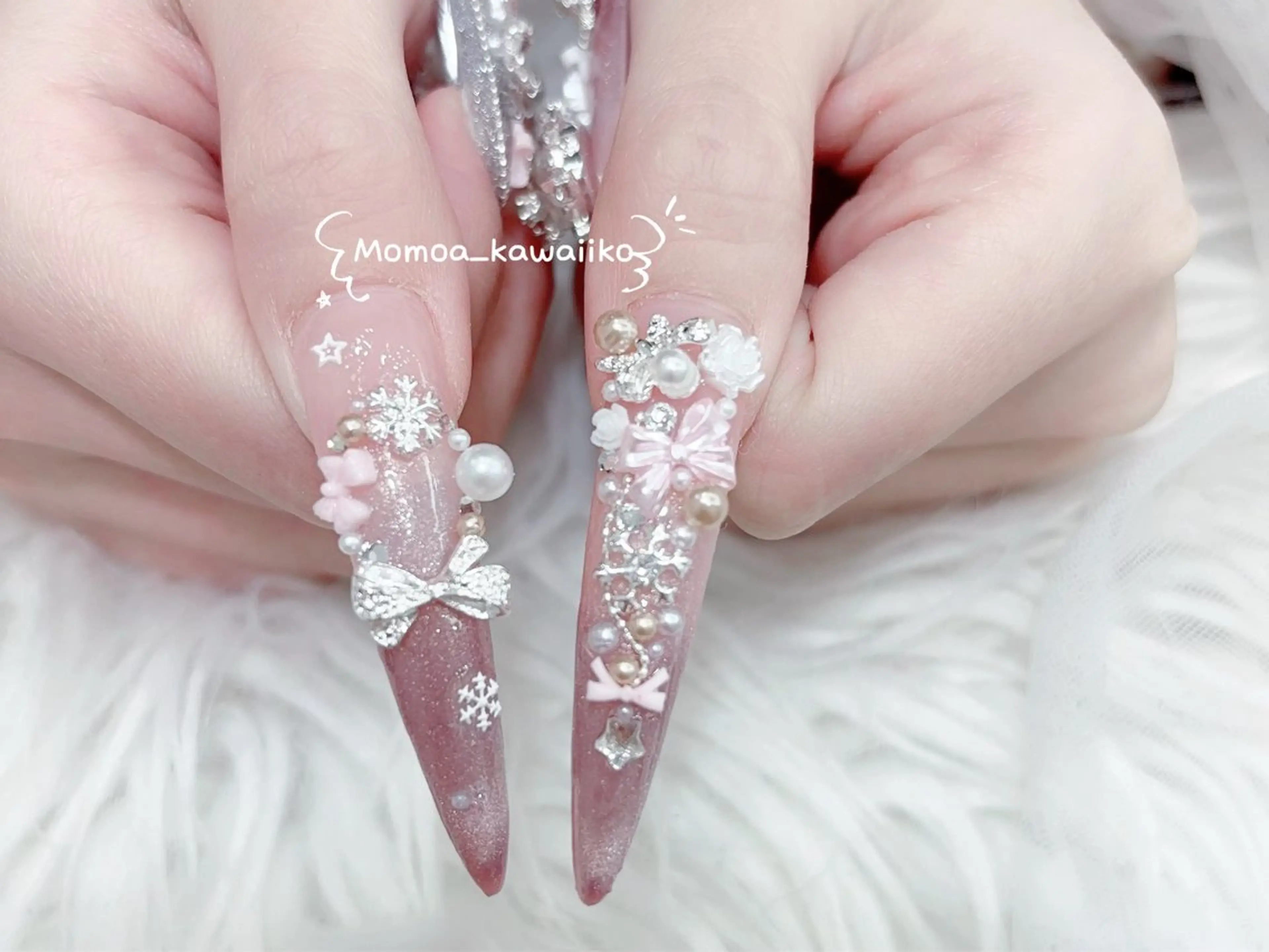 ネイル キラキラネイル 韓国ネイル スカルプネイル ハンドネイル MoMoA Nail ネイル長さ出し専門店のネイルデザイン