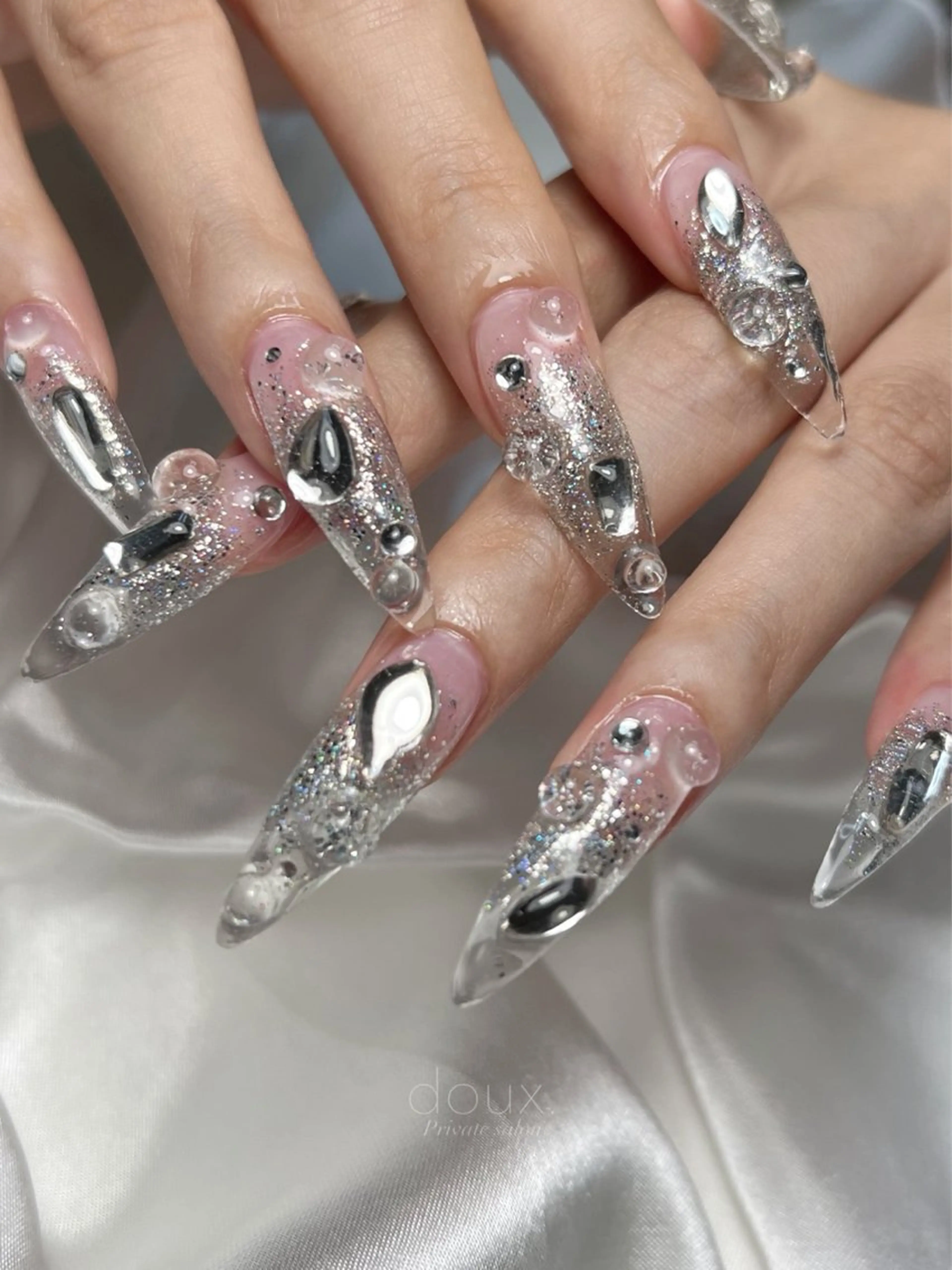 ネイル クリアネイル フラッシュネイル フレンチネイル ラメ(グリッター) マグネットネイル ハンドネイル doux. nailのネイルデザイン