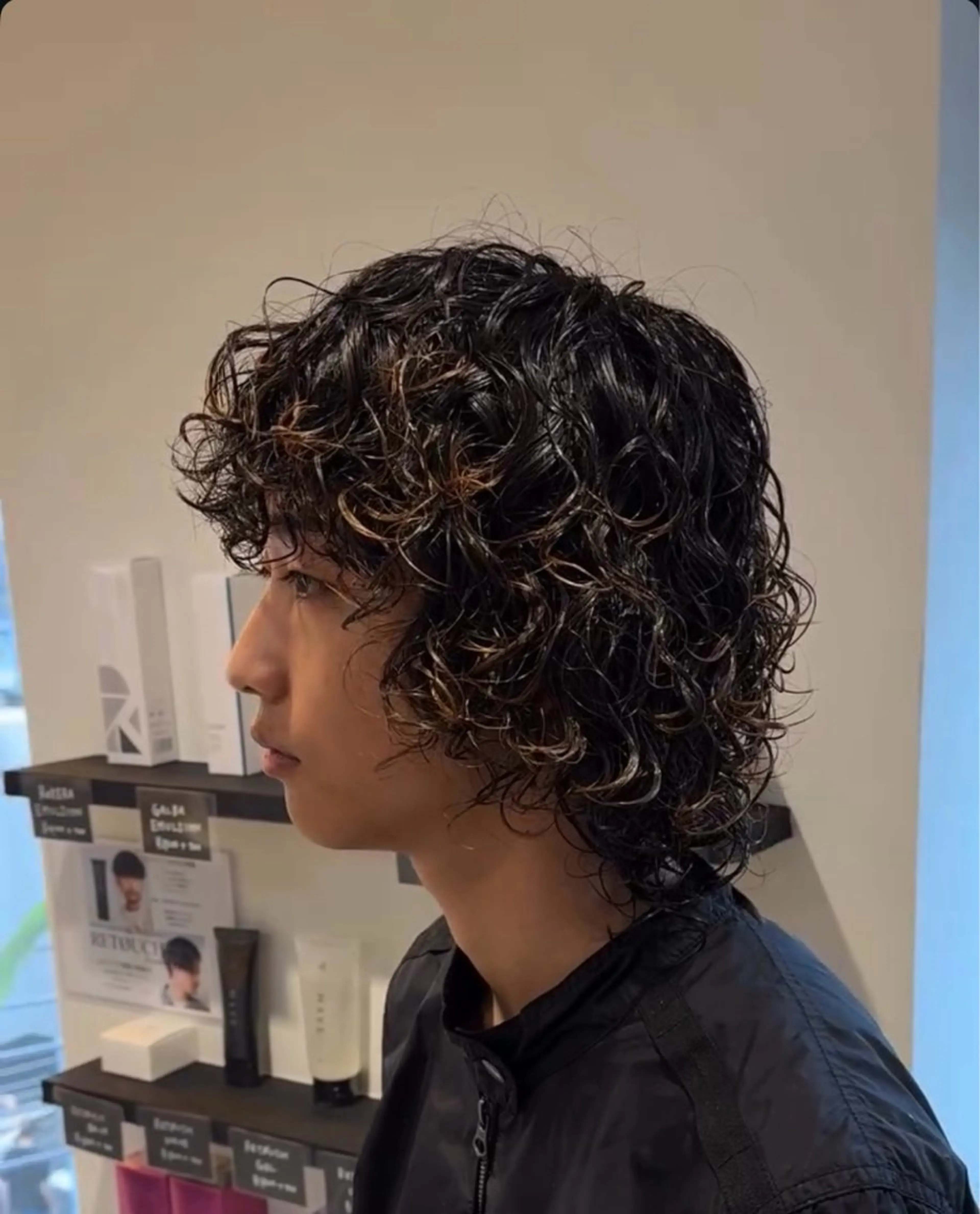 ミディアム パーマ メンズ ミディアムパーマ フェザーパーマ メンズパーマ プードルパーマ ツイストスパイラルパーマ カット パーマ 小川 廉太朗のヘアスタイル