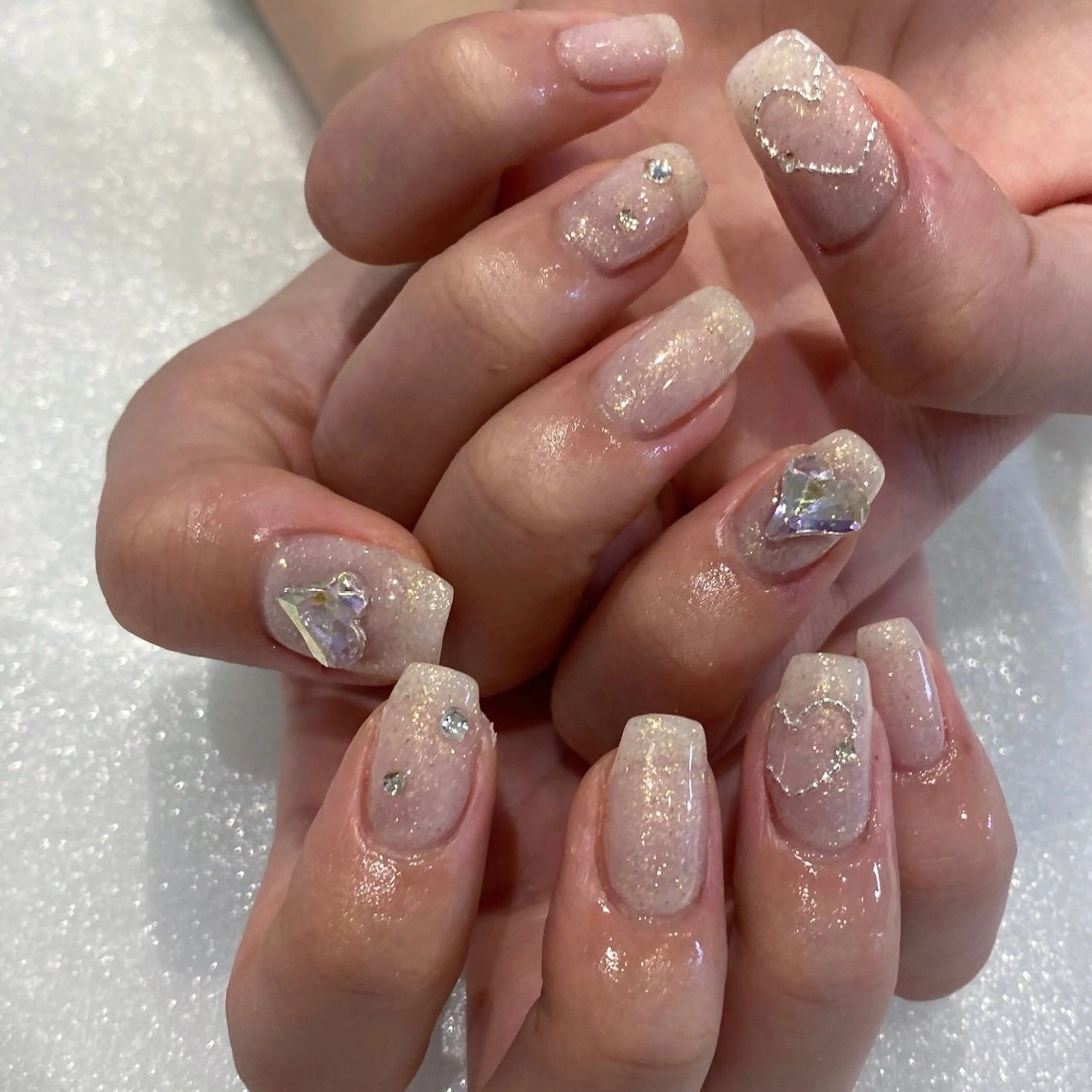 ネイル ハート ストーンネイル ハンドネイル ハンドケア mika .のネイルデザイン