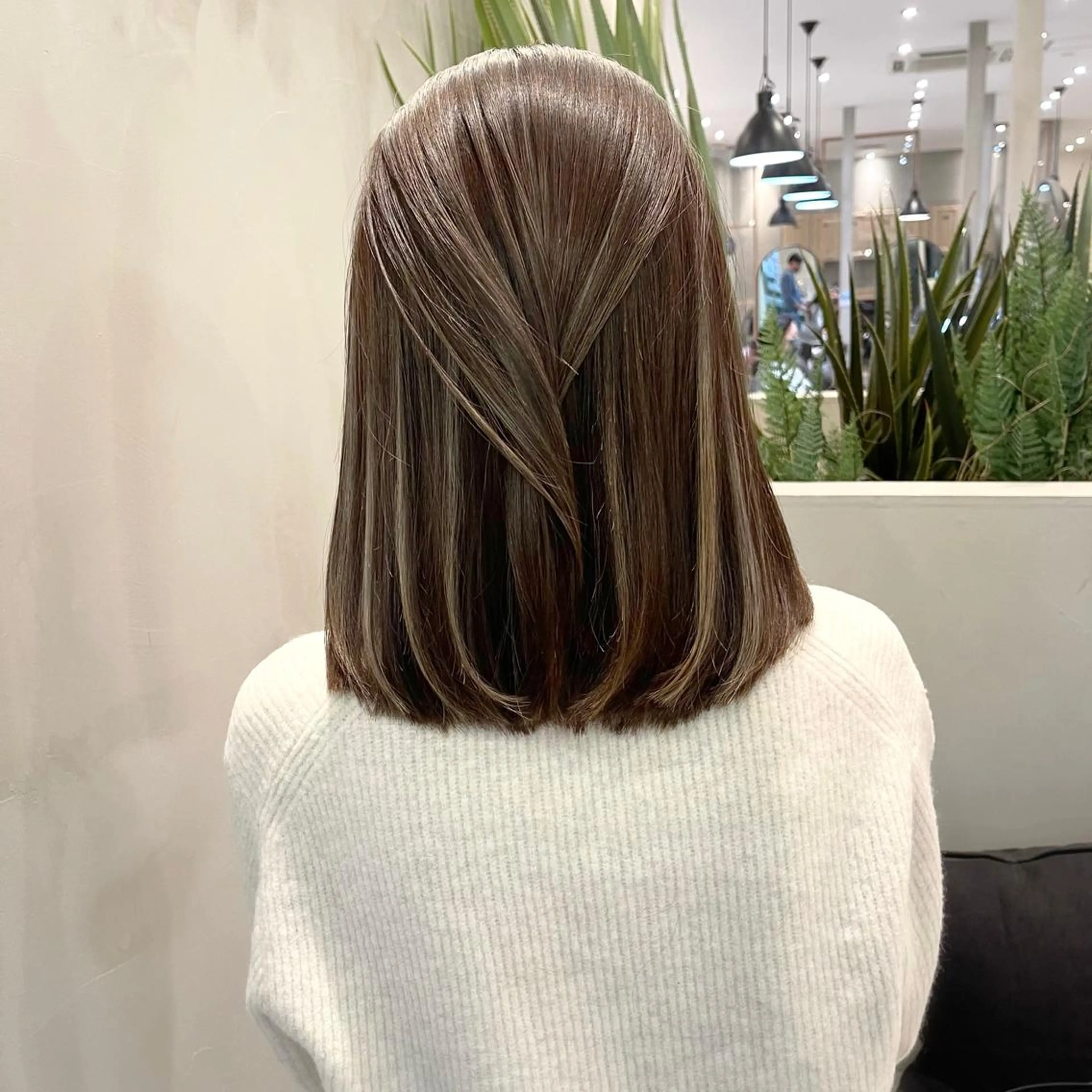 ミディアム カラー ヘアアレンジ バレイヤージュ デザインカラー ハイライトカラー 外国人風カラー ハイライト カット ヘアカラー トリートメント アンドウ ユウ/ レイヤーカット/韓国のヘアスタイル