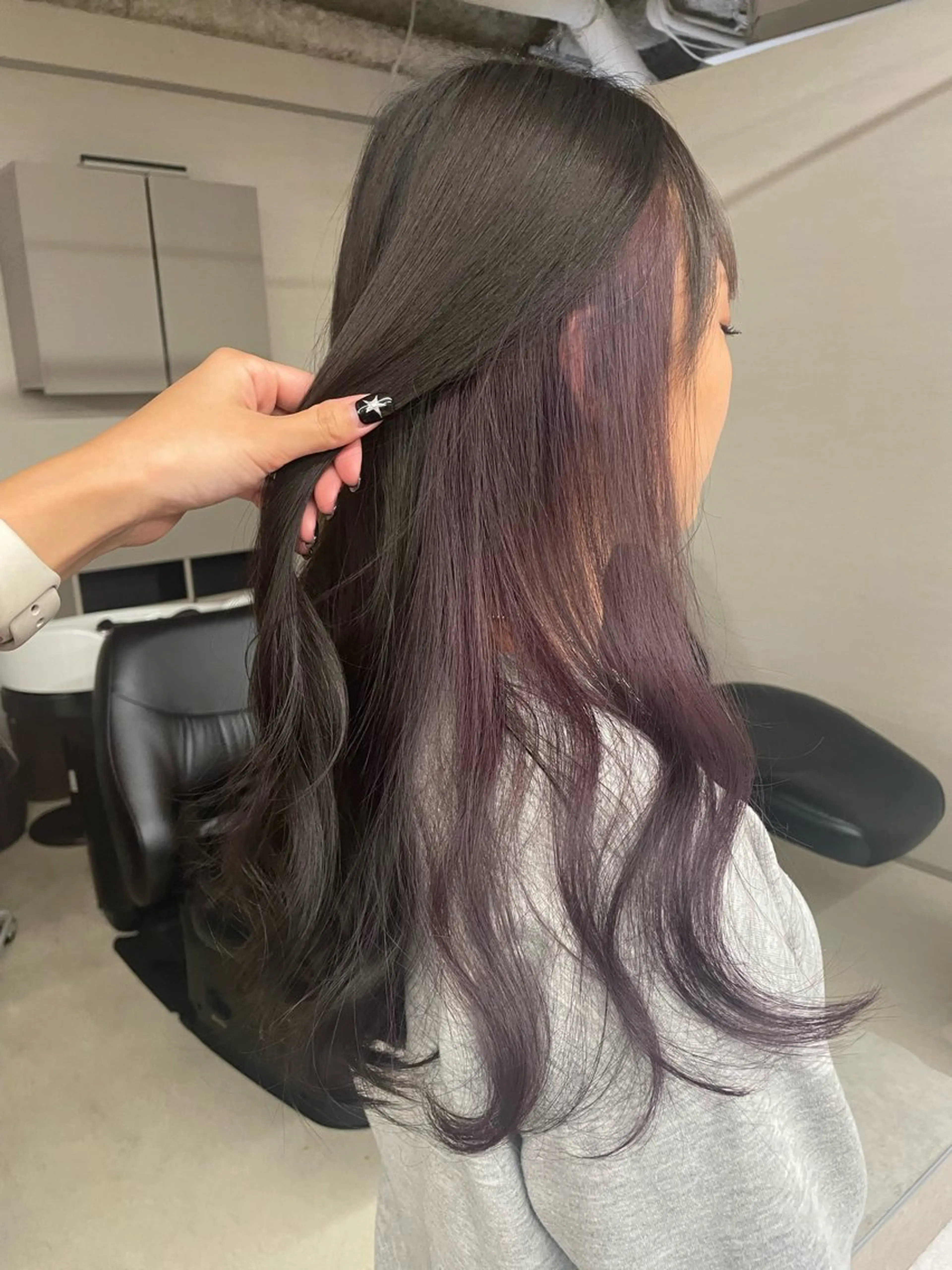 ロング カラー ヘアカラー 辺見 葵のヘアスタイル