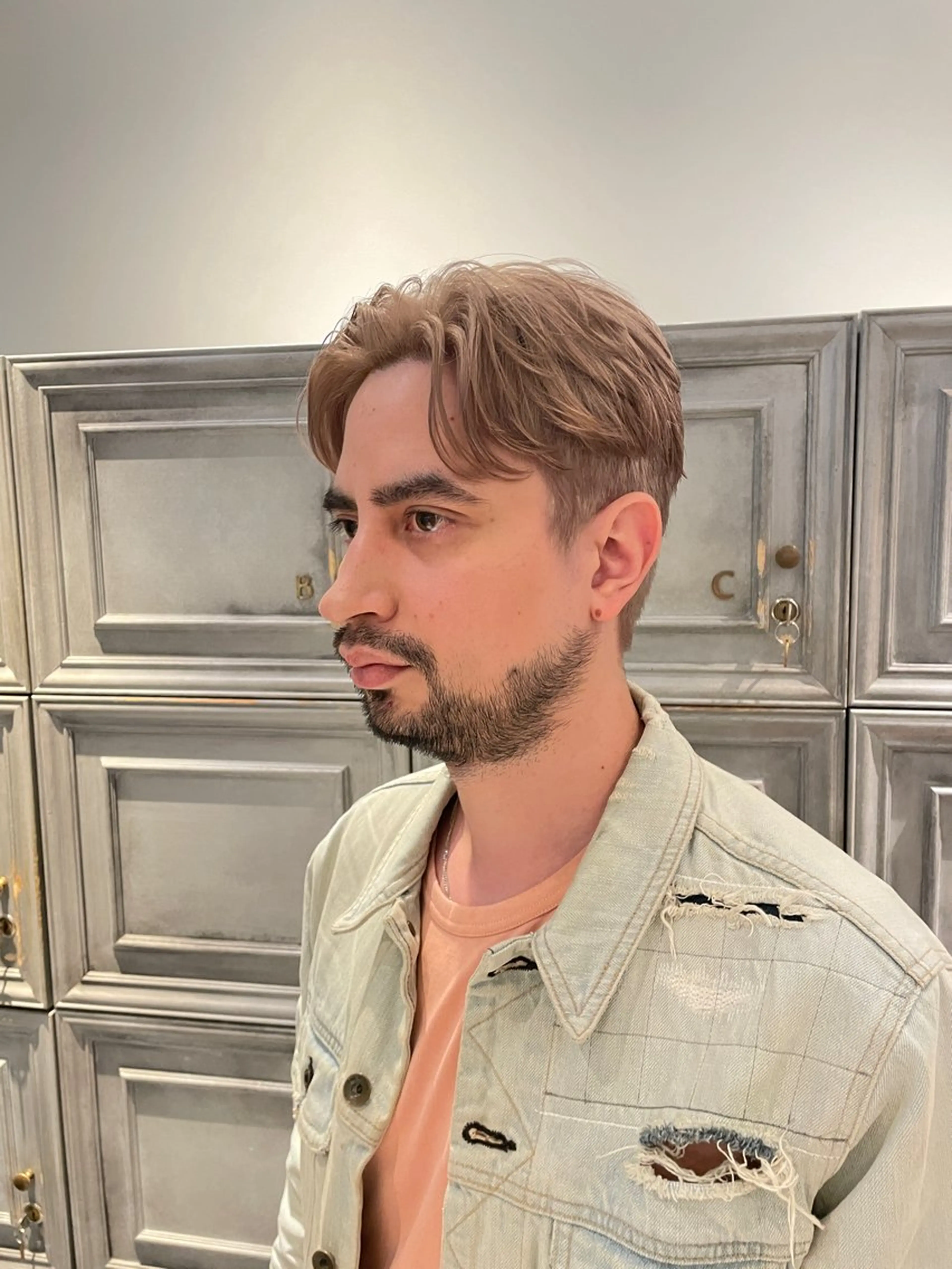 ショート カラー メンズ ベージュカラー カット ヘアカラー vetica所属・フジヤ サイタのヘアスタイル