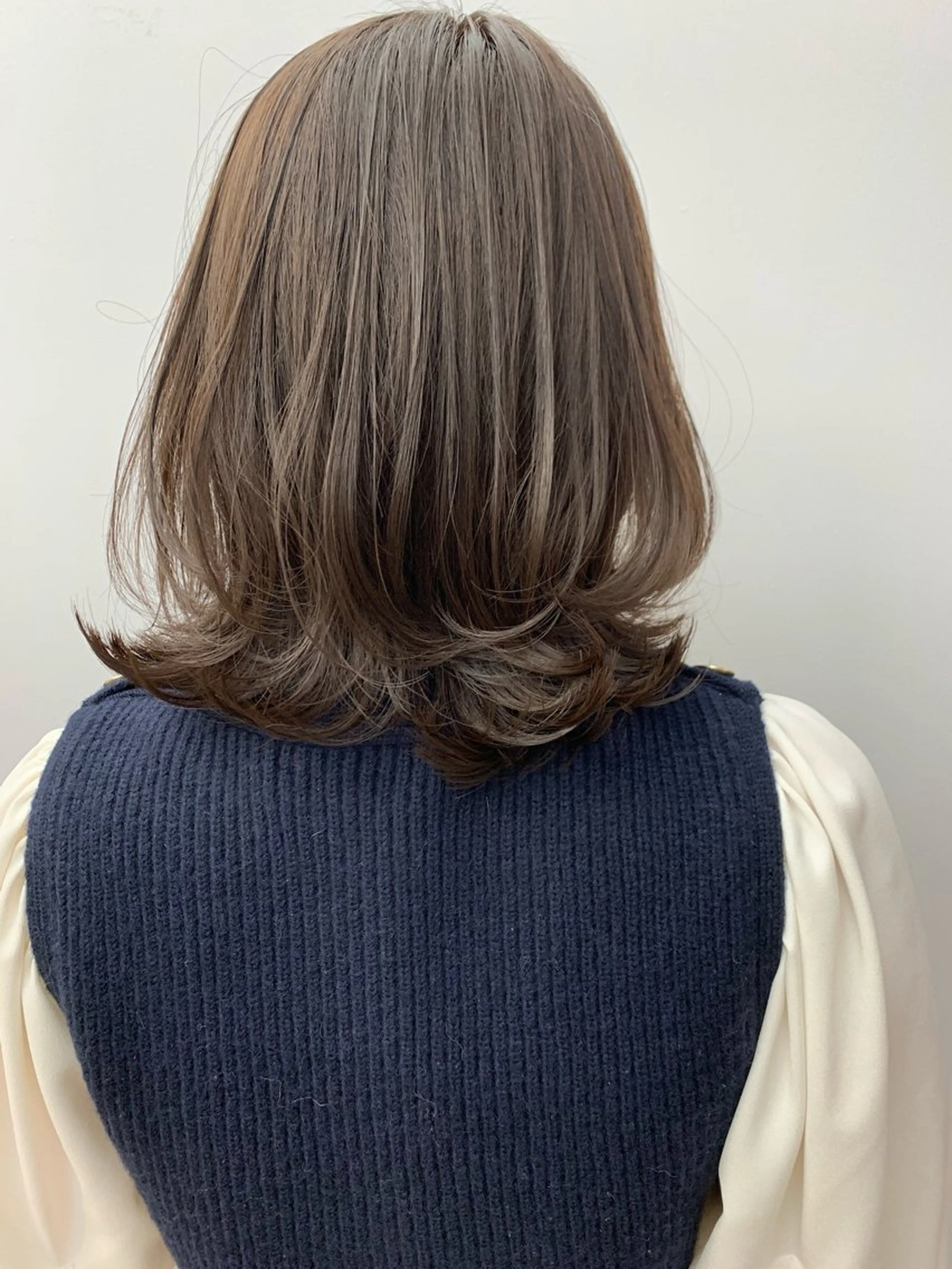 ミディアム カラー グレージュ オリーブグレージュ オリーブグレー ボブ くびれヘア 髪質改善×大人可愛い 艶髪🫧ダイトのヘアスタイル