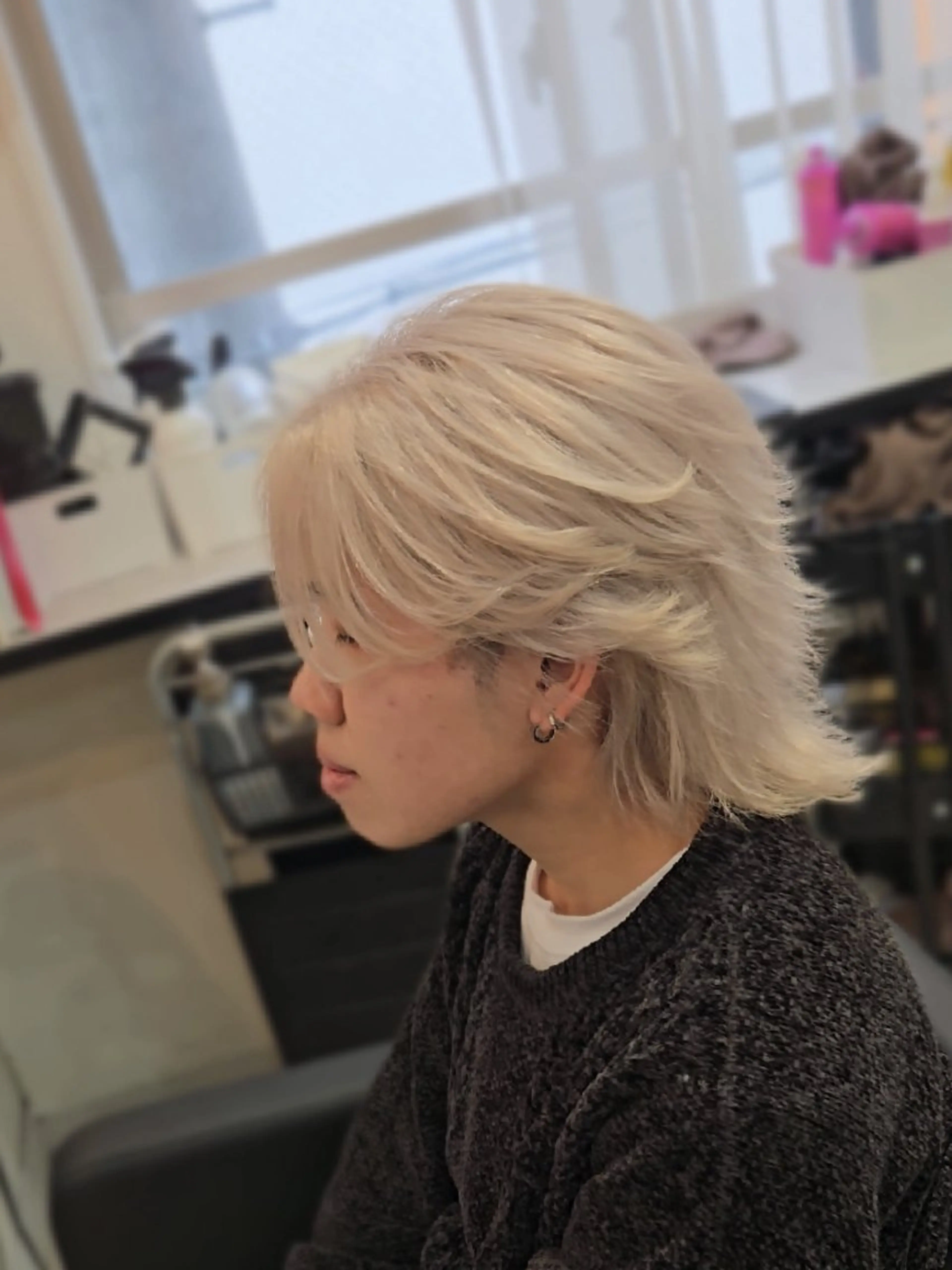 ミディアム カラー メンズ メンズブリーチ センターパート ブリーチ シルバー ホワイトシルバー カット ヘアカラー ヘアセット Lapis 名古屋駅前店所属・LEN名古屋/パーマ メンズ特化美容師のヘアスタイル
