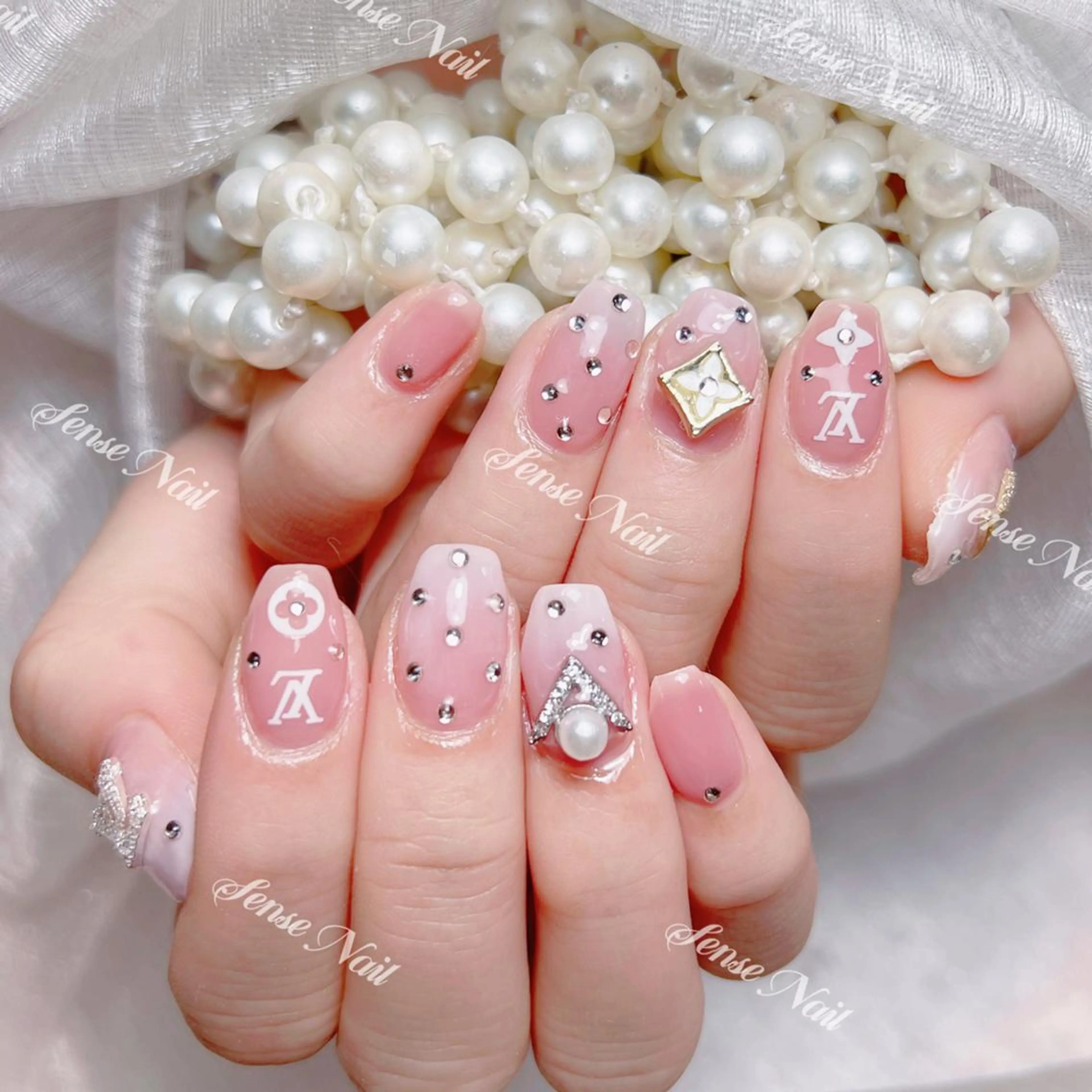 ネイル ハンドネイル ハンドケア Bunny 🐰のネイルデザイン