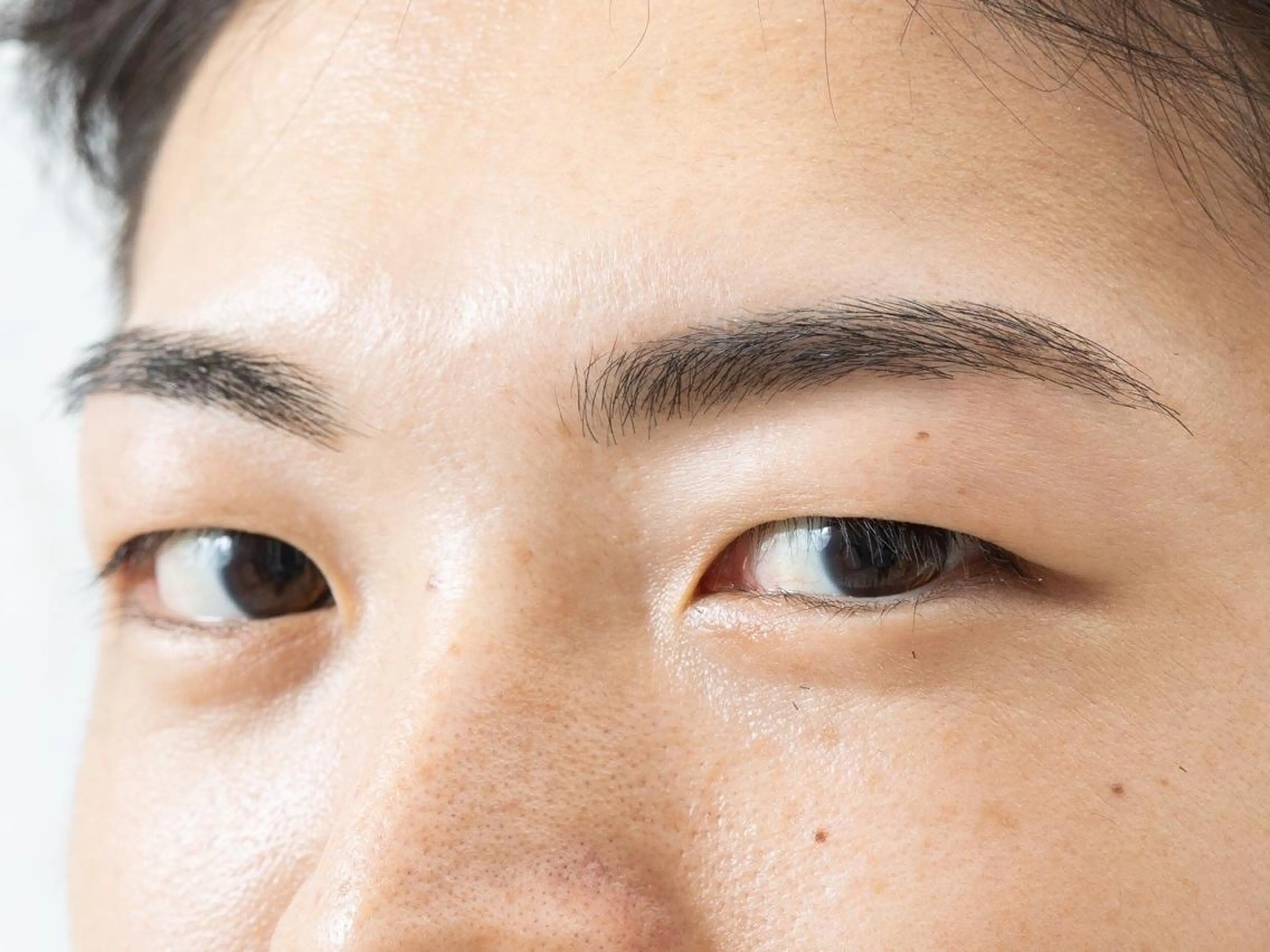メンズ　似合わせ眉毛スタイリング（糸脱毛）の写真