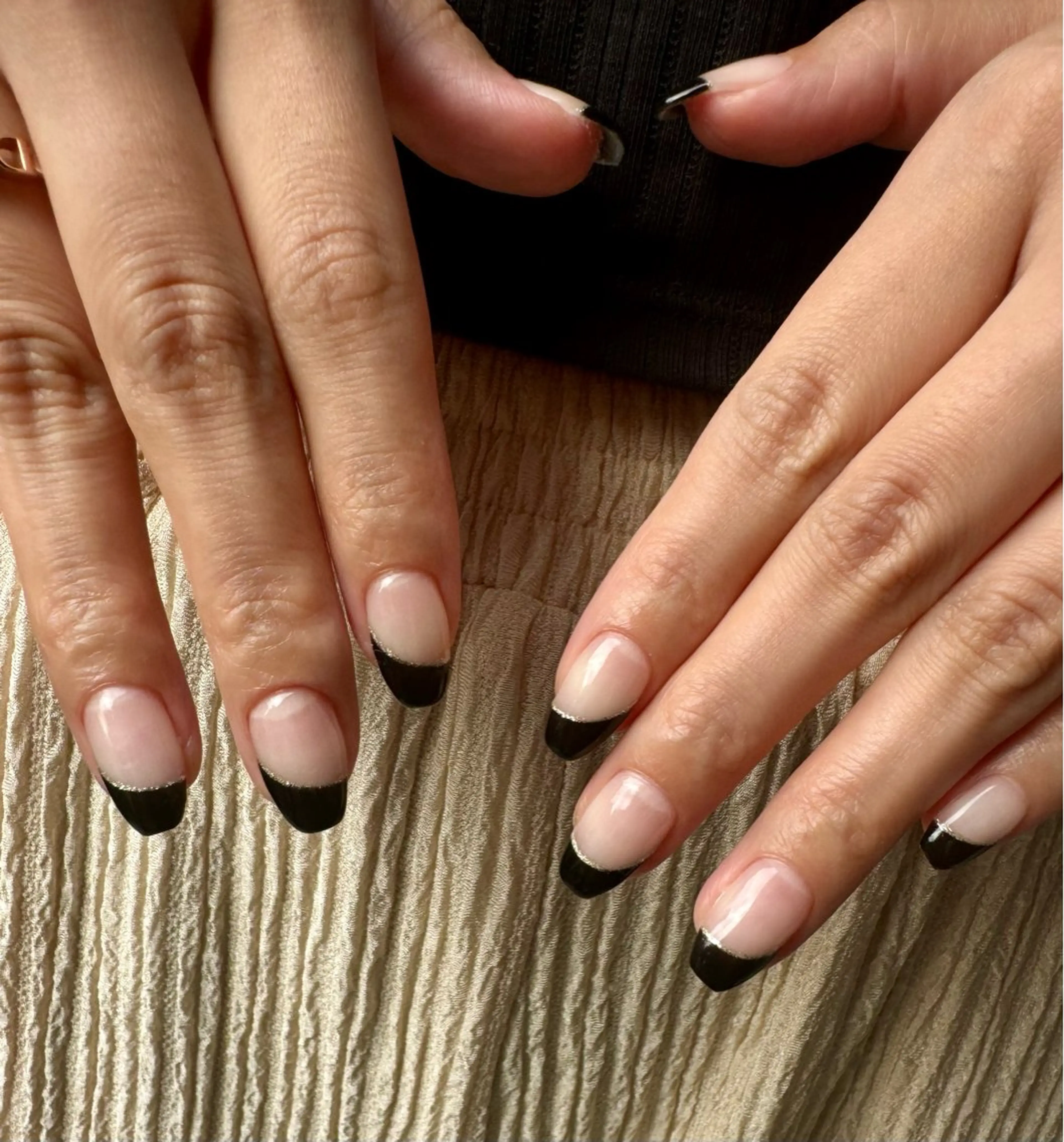 ネイル フレンチネイル ラメ(グリッター) 斜めフレンチ ハンドネイル Blé nailのネイルデザイン