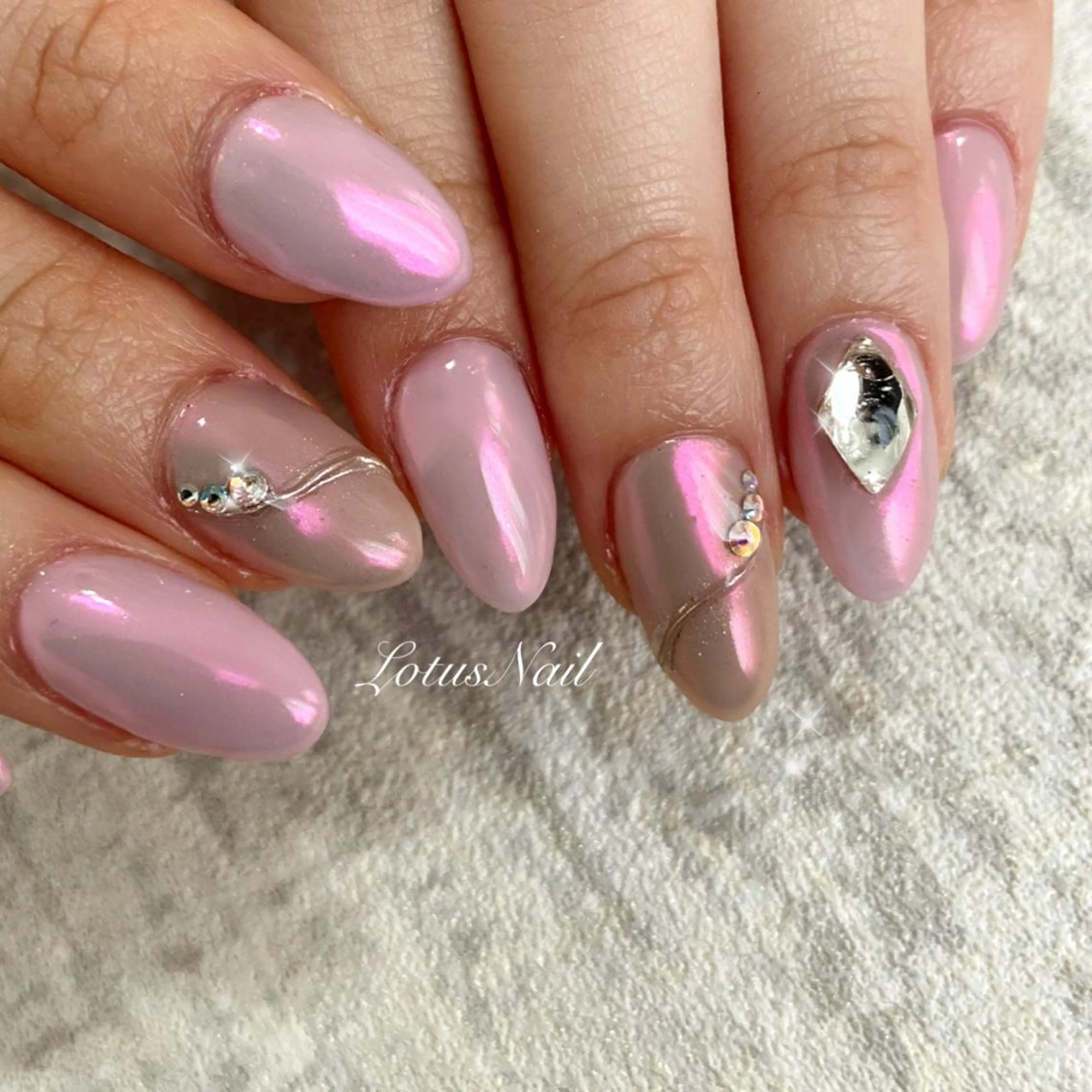 ネイル ミラーネイル Lotus Nailのネイルデザイン