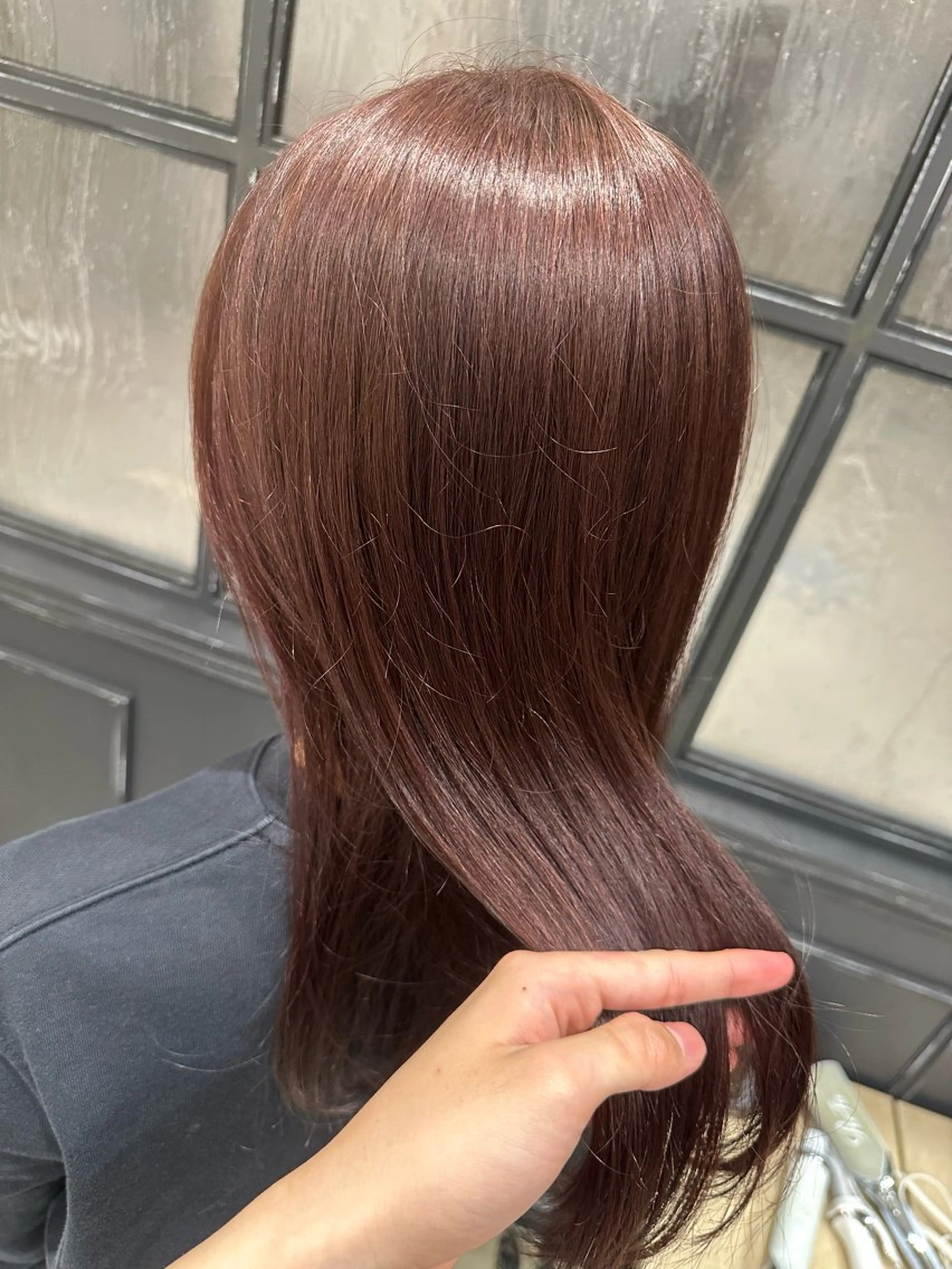 セミロング カラー ブラウンカラー ピンクカラー ピンクブラウン 岡脇 士恩のヘアスタイル