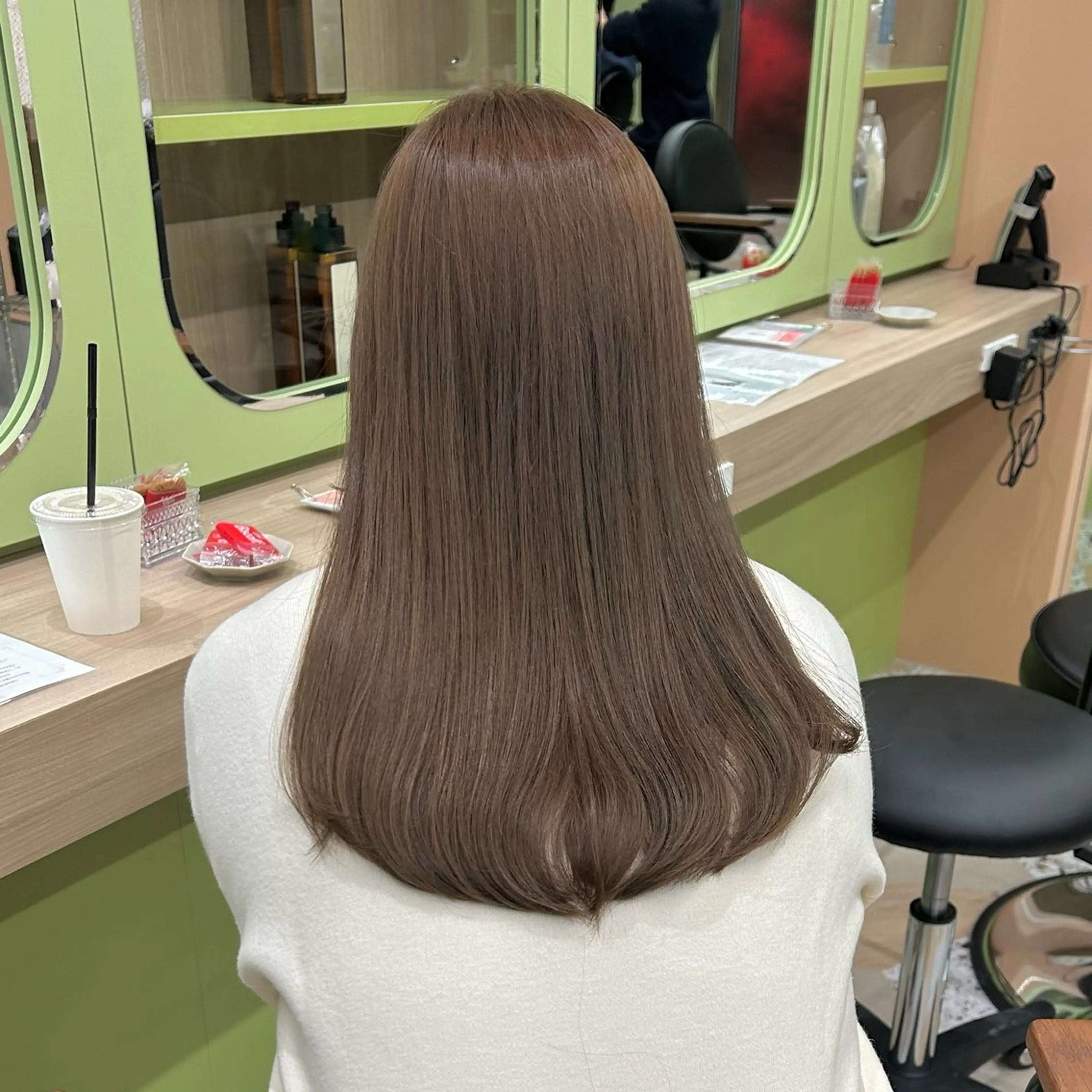 セミロング カラー ベージュカラー ブリーチ ブラウンカラー 透明感カラー グレージュ カット ヘアカラー トリートメント ブリーチなしベージュ /ヘアセット/ミユのヘアスタイル
