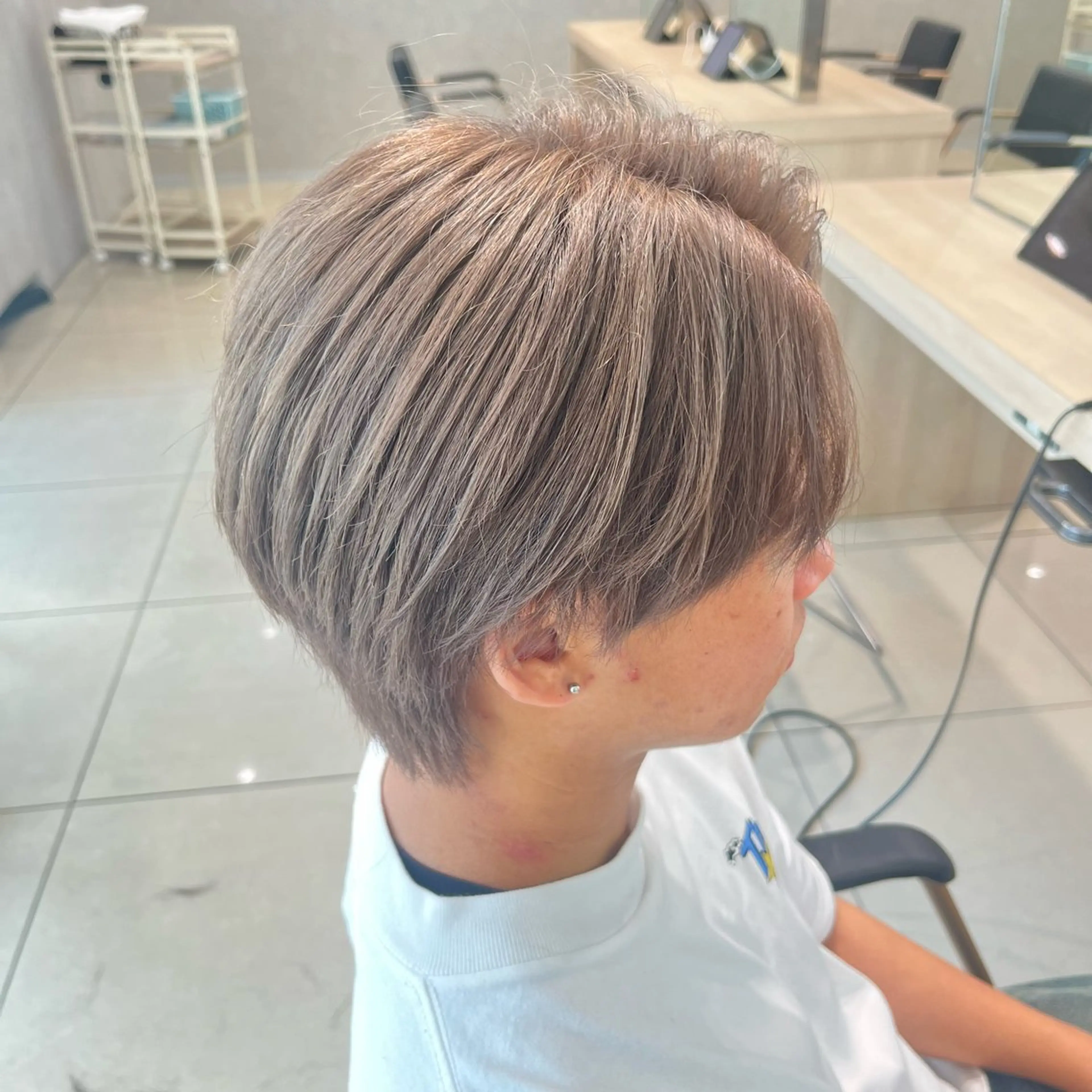 ショート カット ヘアカラー 巖本 真希のヘアスタイル