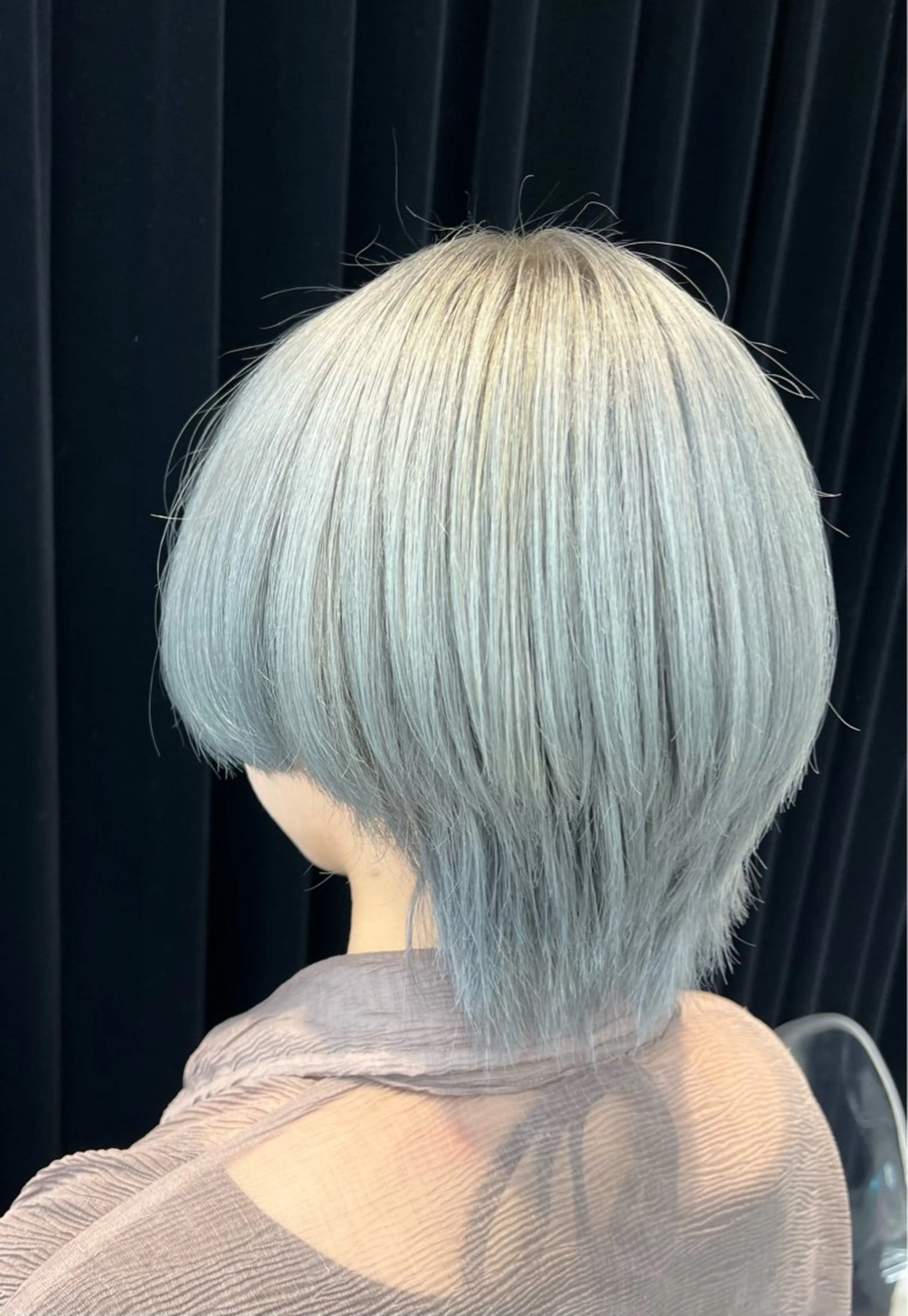 ショート カラー ブリーチ ブルーカラー 透明感カラー シルバー ショートヘア ヘアカラー トリートメント あすか JILLSTUDIOのヘアスタイル