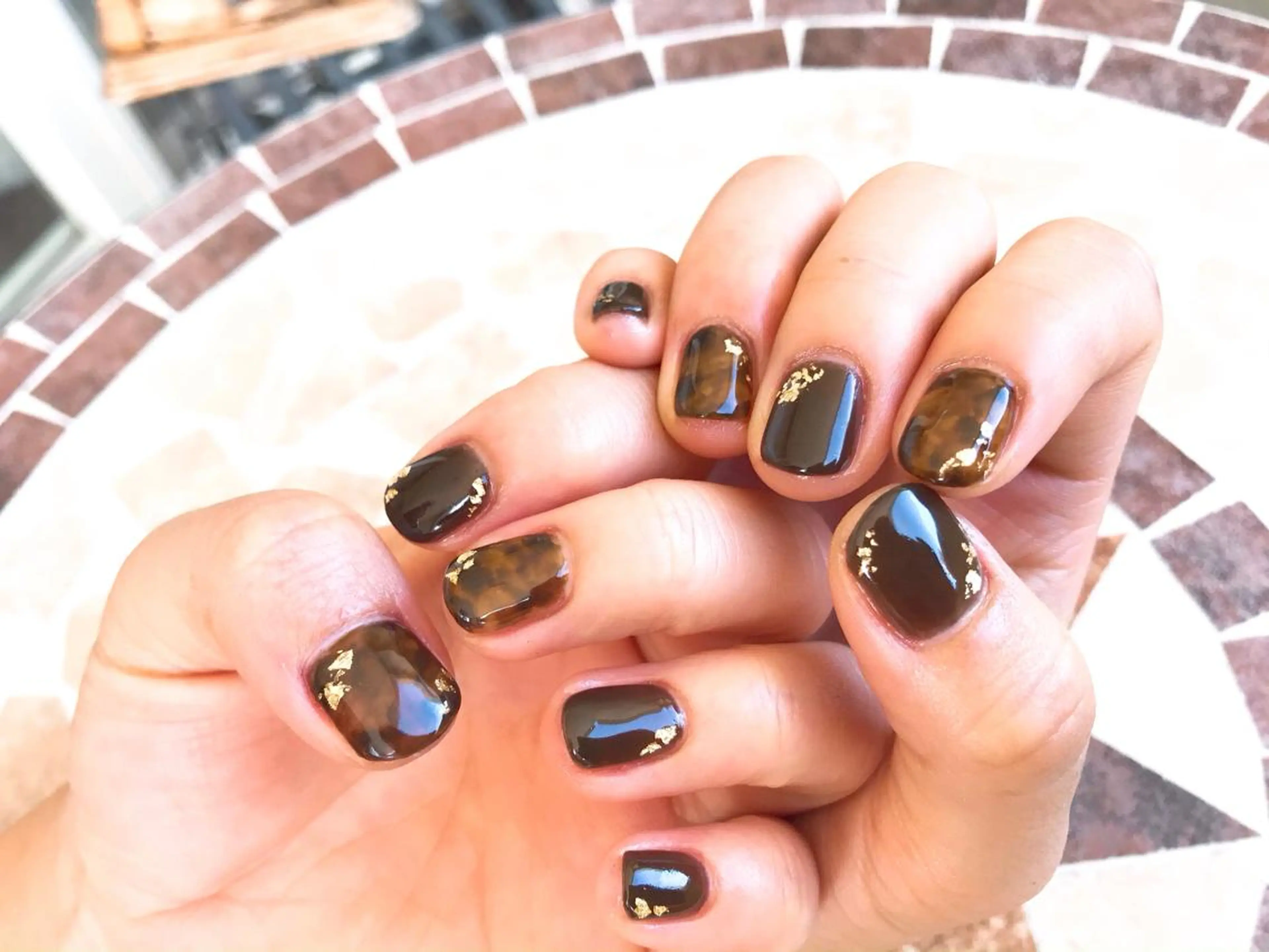 ショート ネイル べっ甲ネイル ブラウン ハンドネイル MIZUKI 🌏NEWWORLDのネイルデザイン