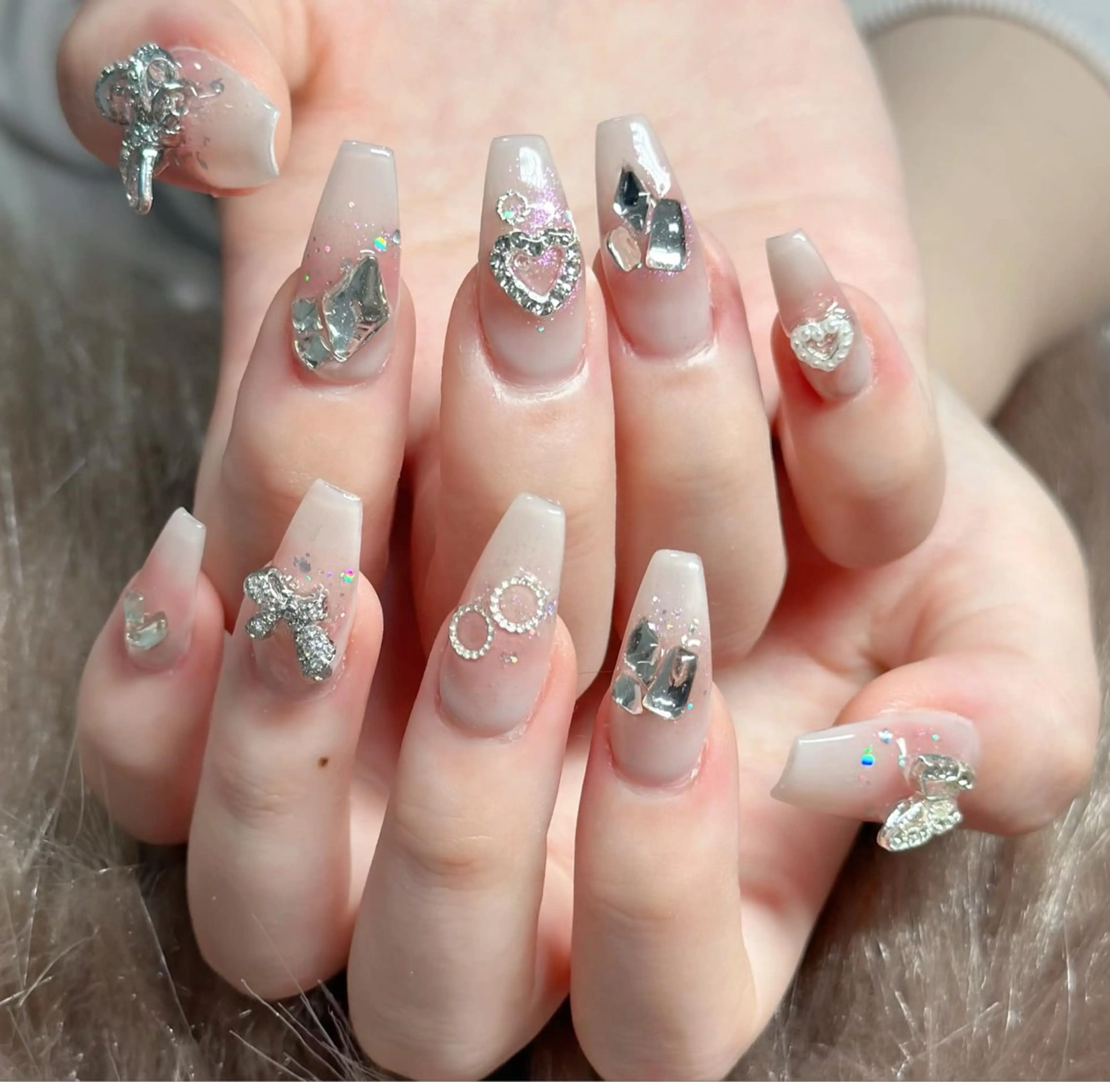 ネイル オーロラネイル フレンチネイル ジェルネイル ハロウィン キラキラネイル ハンドネイル H.baby Nail Salon所属・H.baby Nail Salonのネイルデザイン