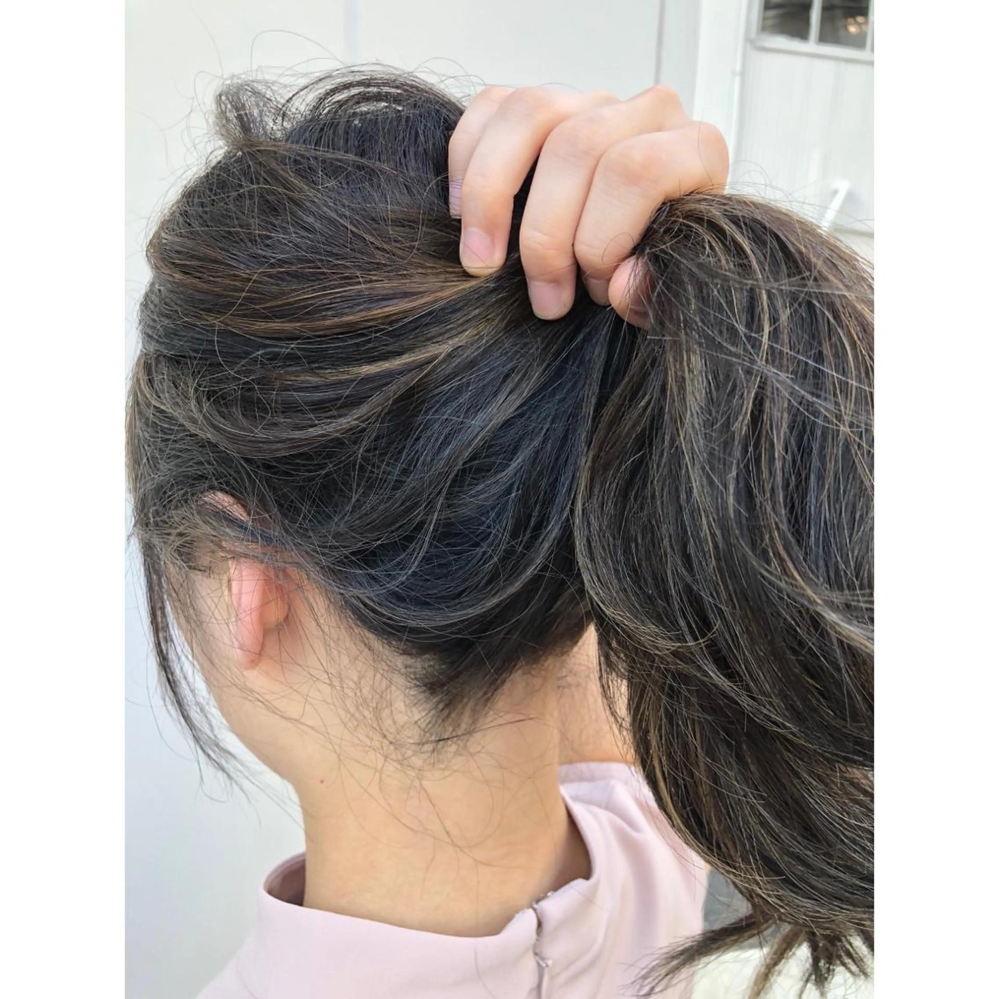 セミロング カラー ハイライトカラー ハイライト パーソナルカラー診断 できます　木曽　主博のヘアスタイル