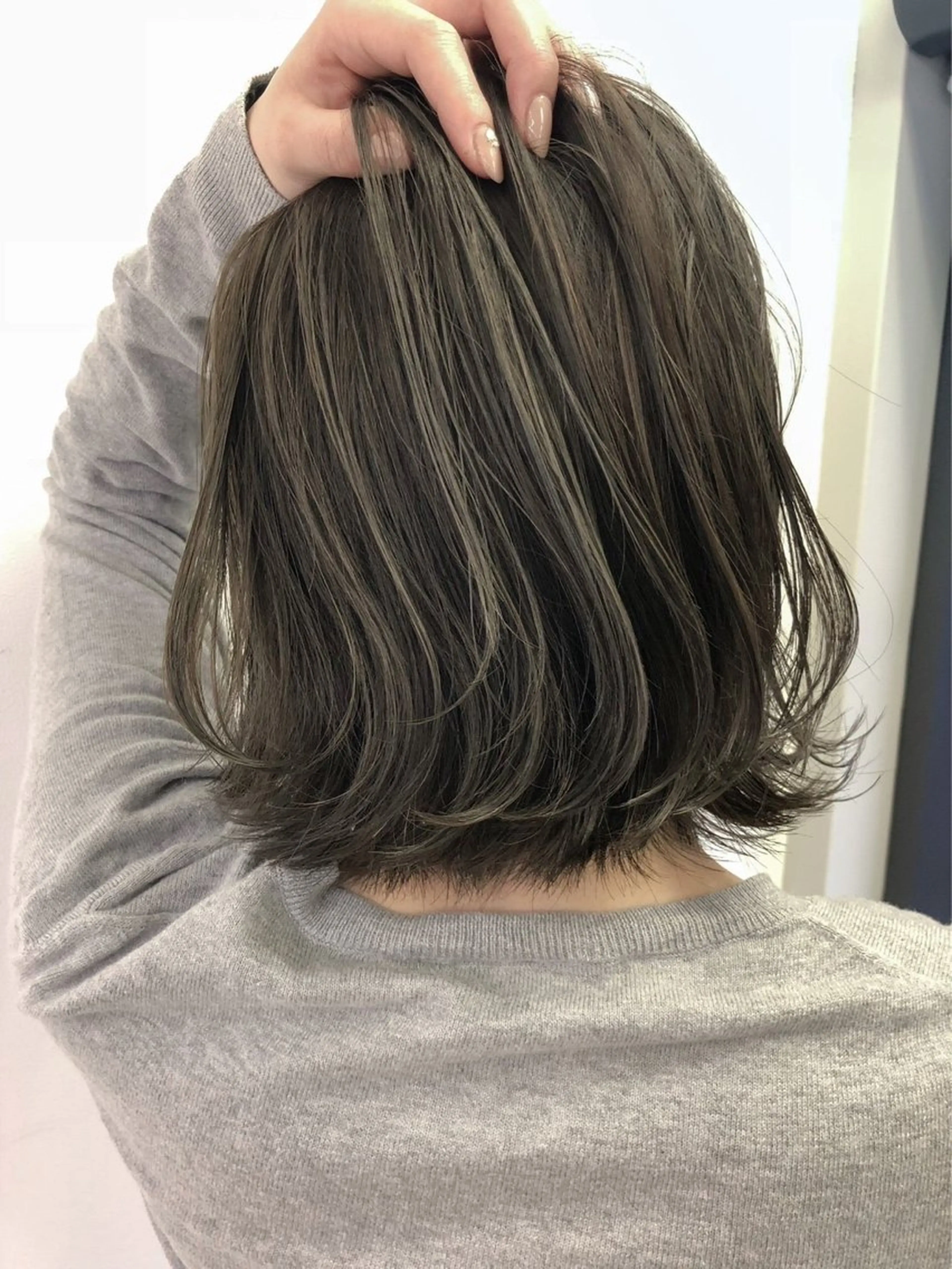 カラー ベージュカラー ブラウンカラー ブラウンベージュ 透明感カラー フォギーベージュ 辺見 葵のヘアスタイル