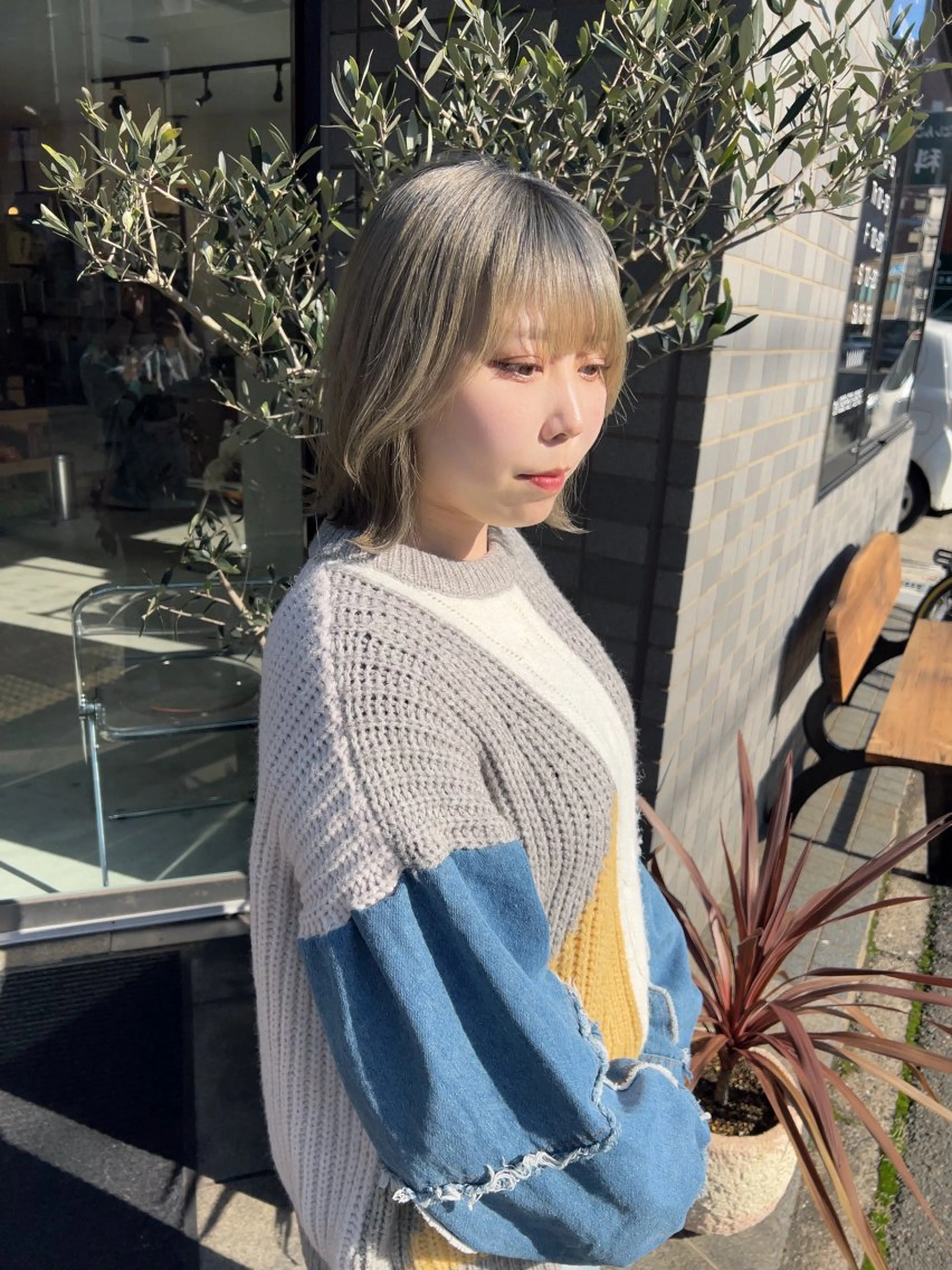 ミディアム カラー レイヤーカット ヘアカラー トリートメント (h)wim ウィムのヘアスタイル