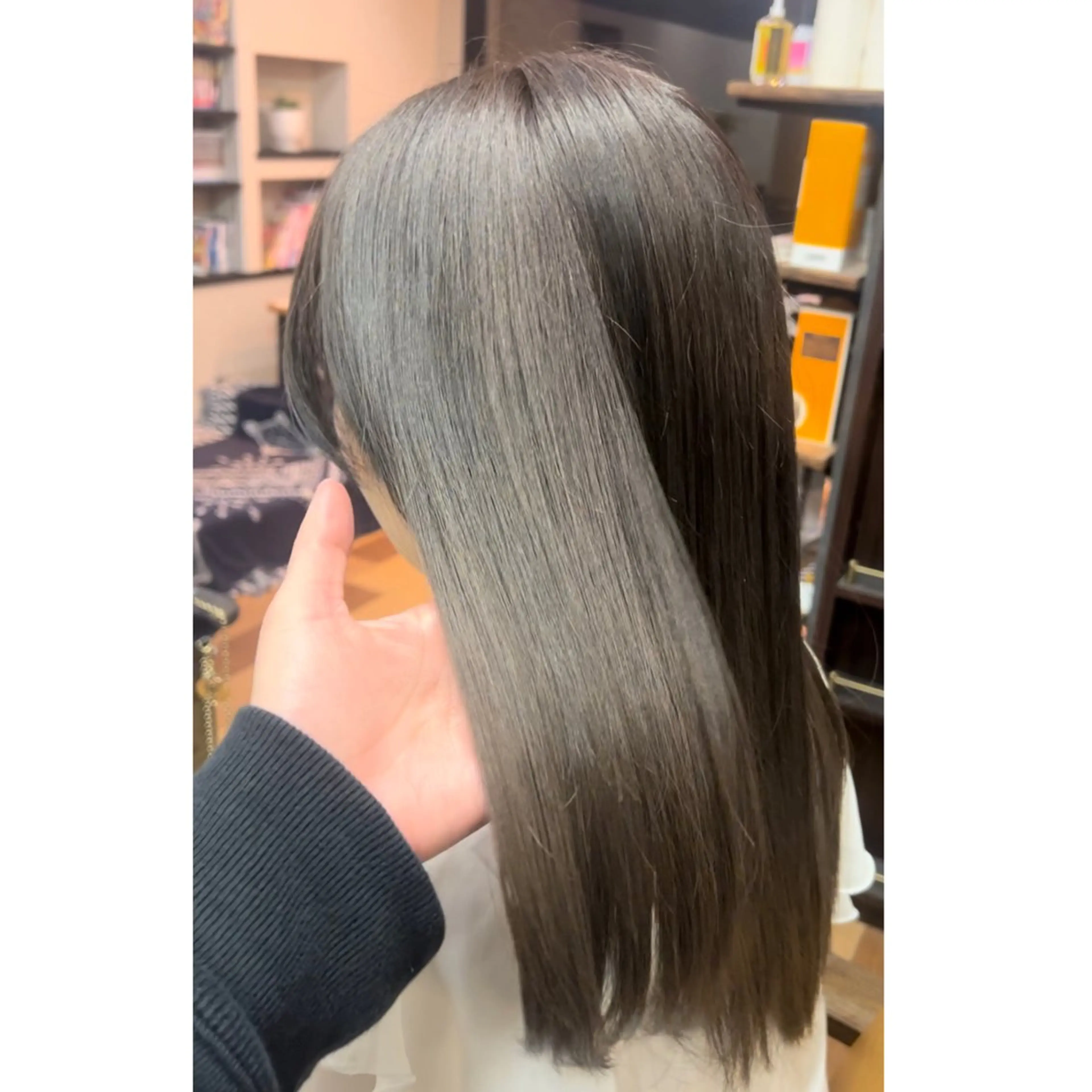 セミロング カラー ベージュカラー ブリーチ ダブルカラー ブリーチなしカラー HAIR CREATIVEHANDS所属・石本 静紅のヘアスタイル
