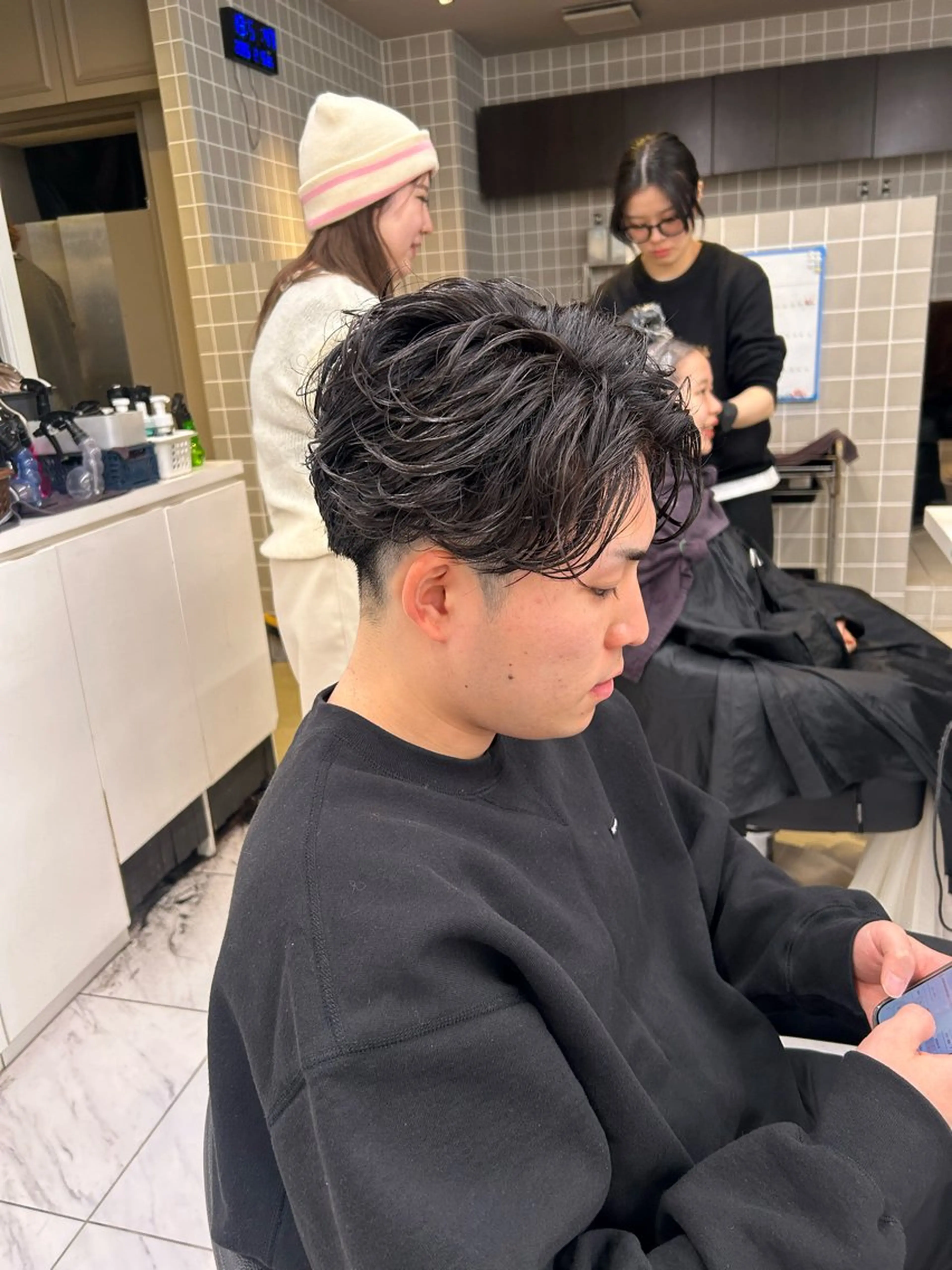 パーマ メンズ カット パーマ 韓国ヘア暗髪 ダブルカラーメンズ可のヘアスタイル