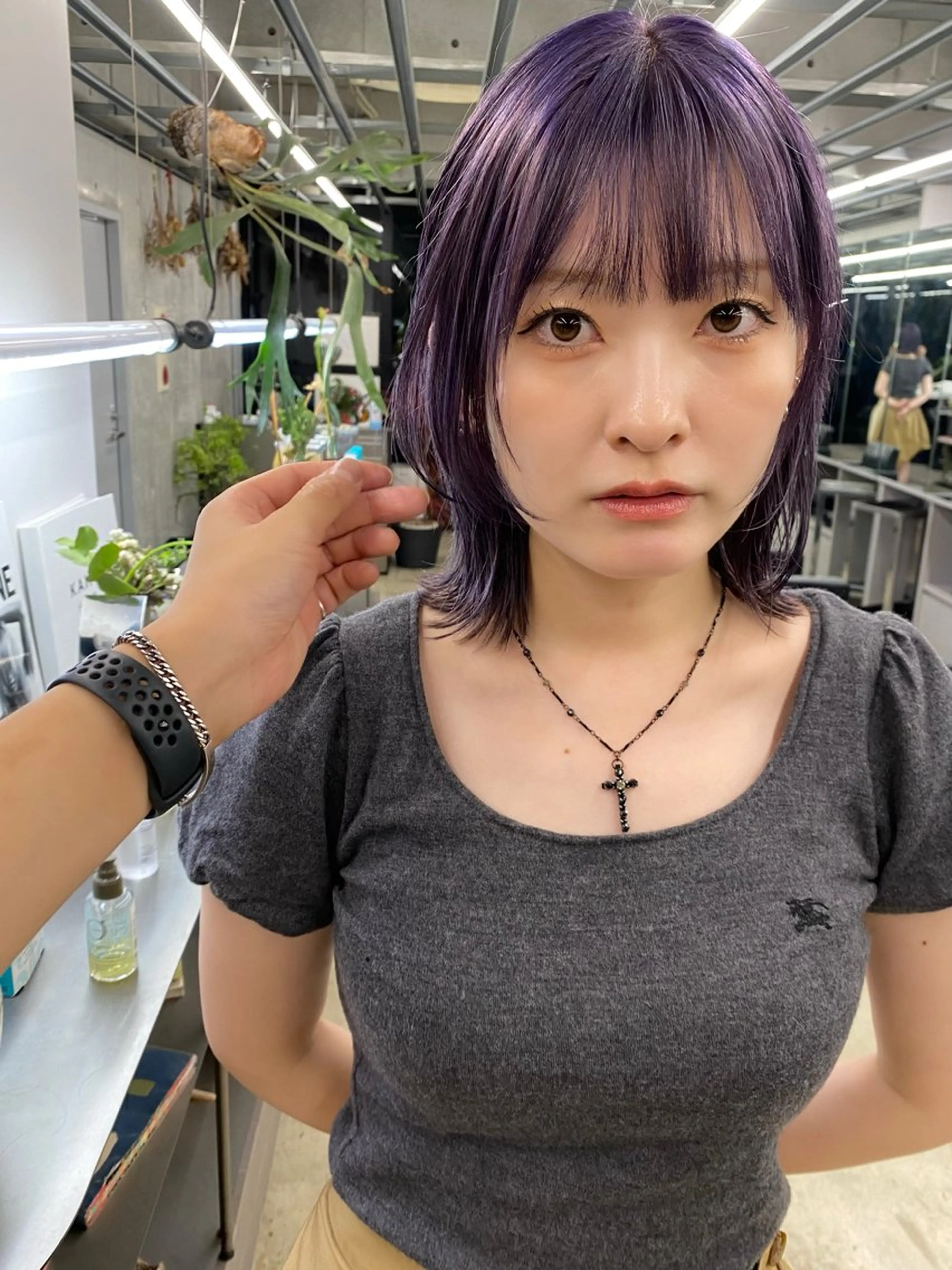 ミディアム カラー ハイトーンカラー レイヤーカット カット ヘアカラー トリートメント 似合わせカット レイヤーボブウルフのヘアスタイル