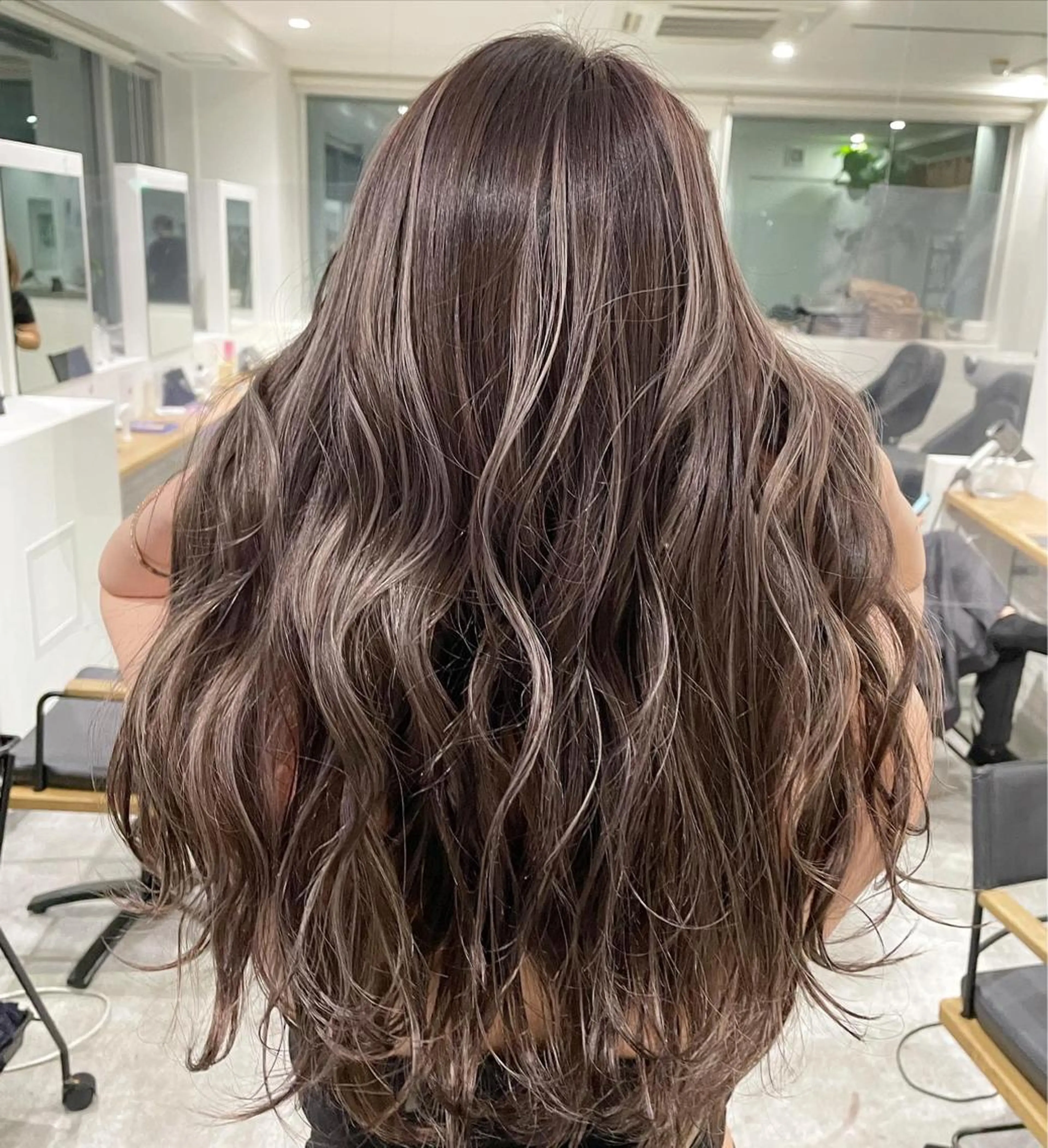 ロング カラー ベージュカラー ハイライトカラー ハイトーンカラー ハイトーンベージュ ハイライト ヘアカラー 京都美容師 塩のヘアスタイル