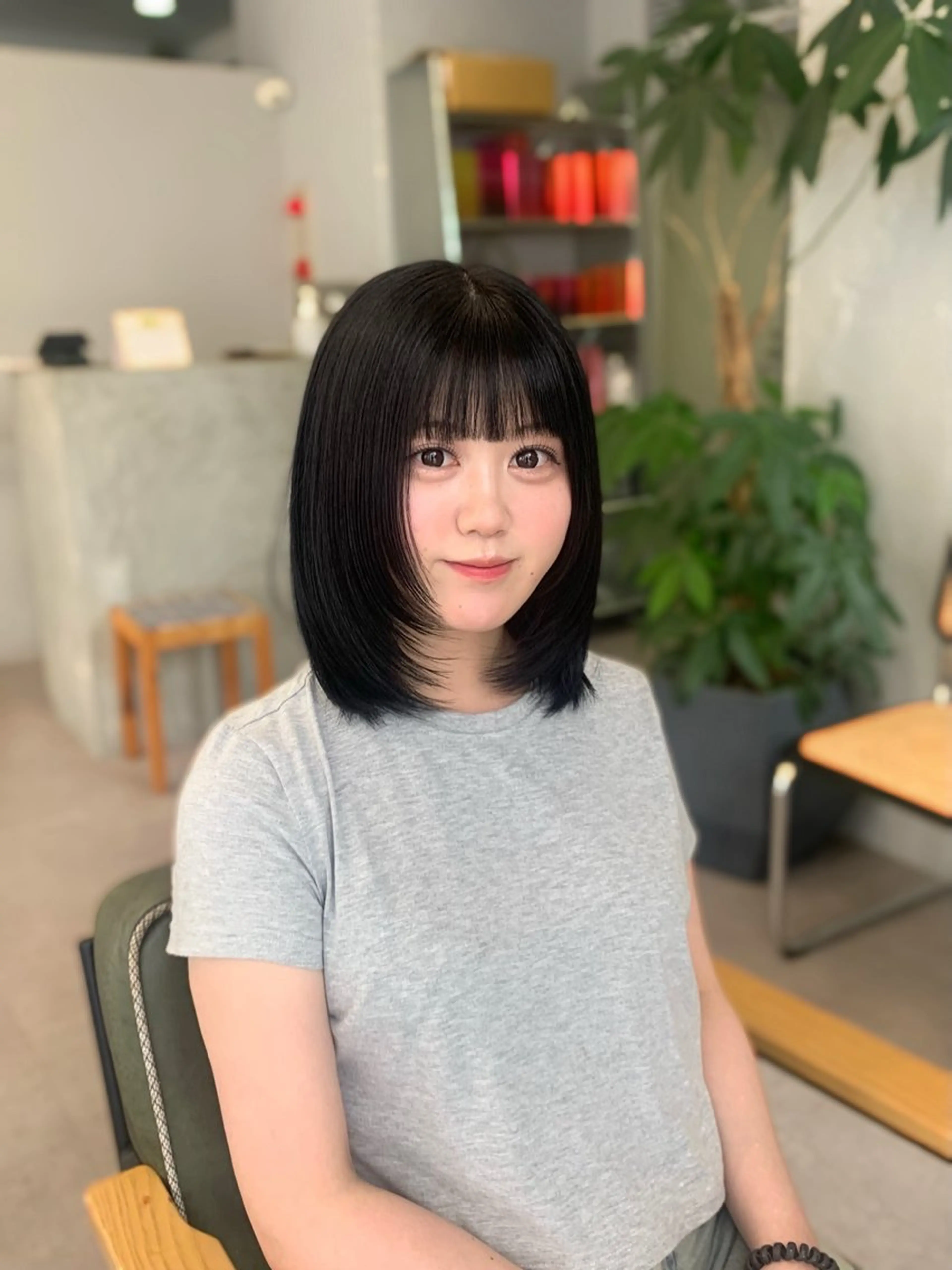 ミディアム カット ヘアカラー shes茶屋町アリサ 🎀顔周り×韓国風のヘアスタイル