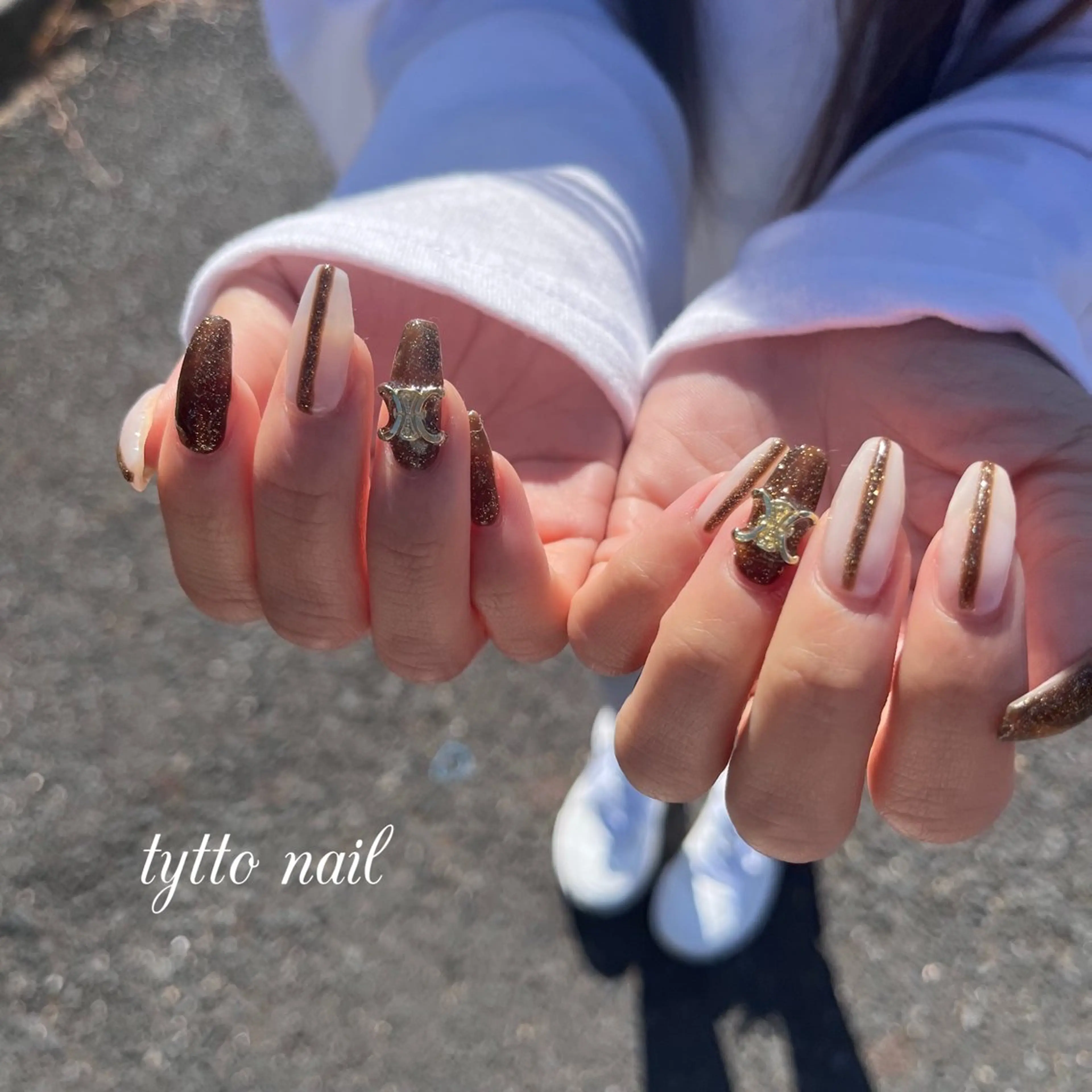 ネイル ブラウン フラッシュネイル キラキラネイル ラメ(グリッター) 冬ネイル ハンドネイル tytto nail ❤︎‪‪eri‪‪のネイルデザイン