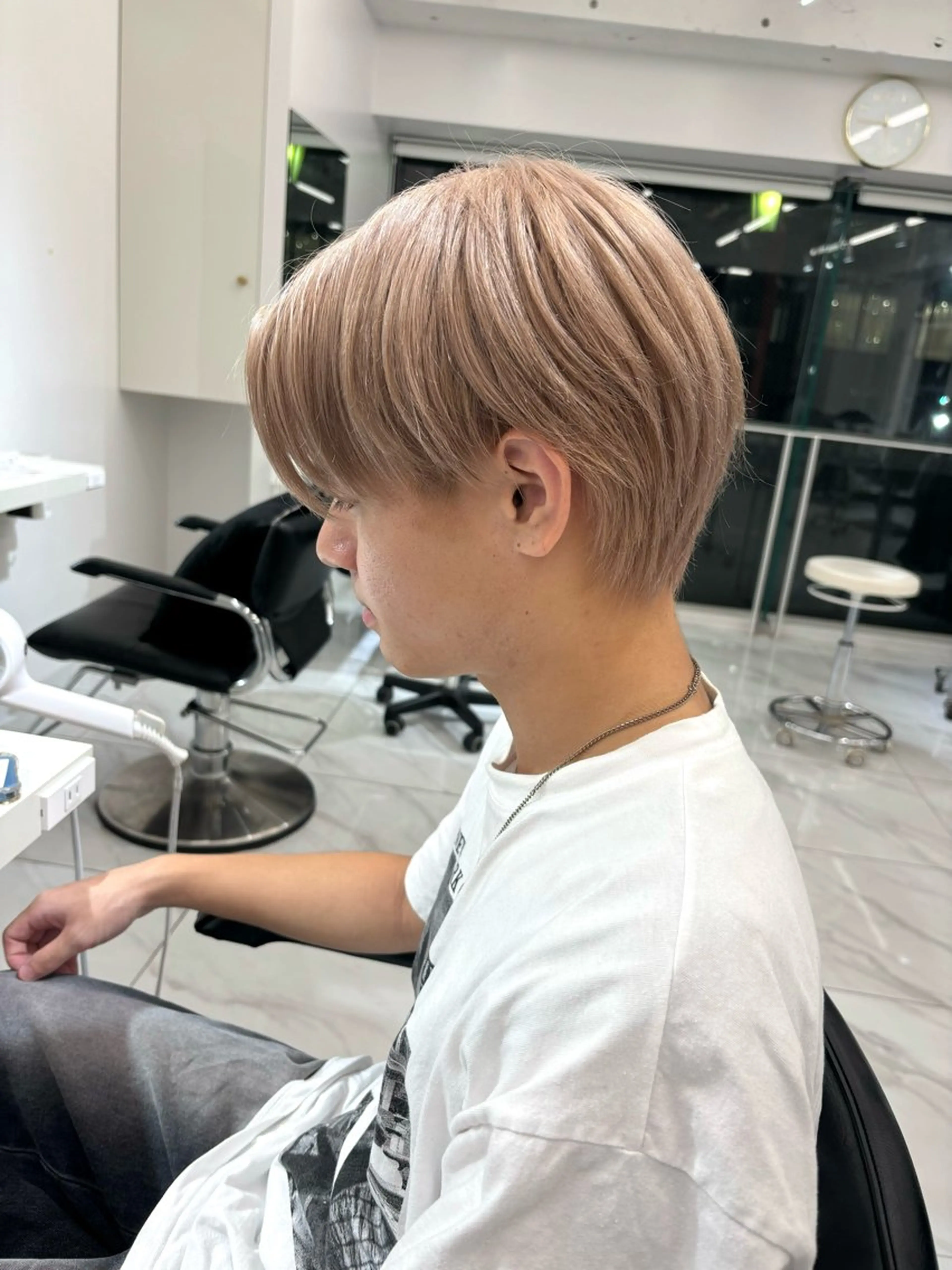 カラー メンズ メンズブリーチ ベージュカラー ブリーチ ミルクティーベージュ ヘアカラー レイヤー/ハイトーン 渋谷/Satsukiのヘアスタイル