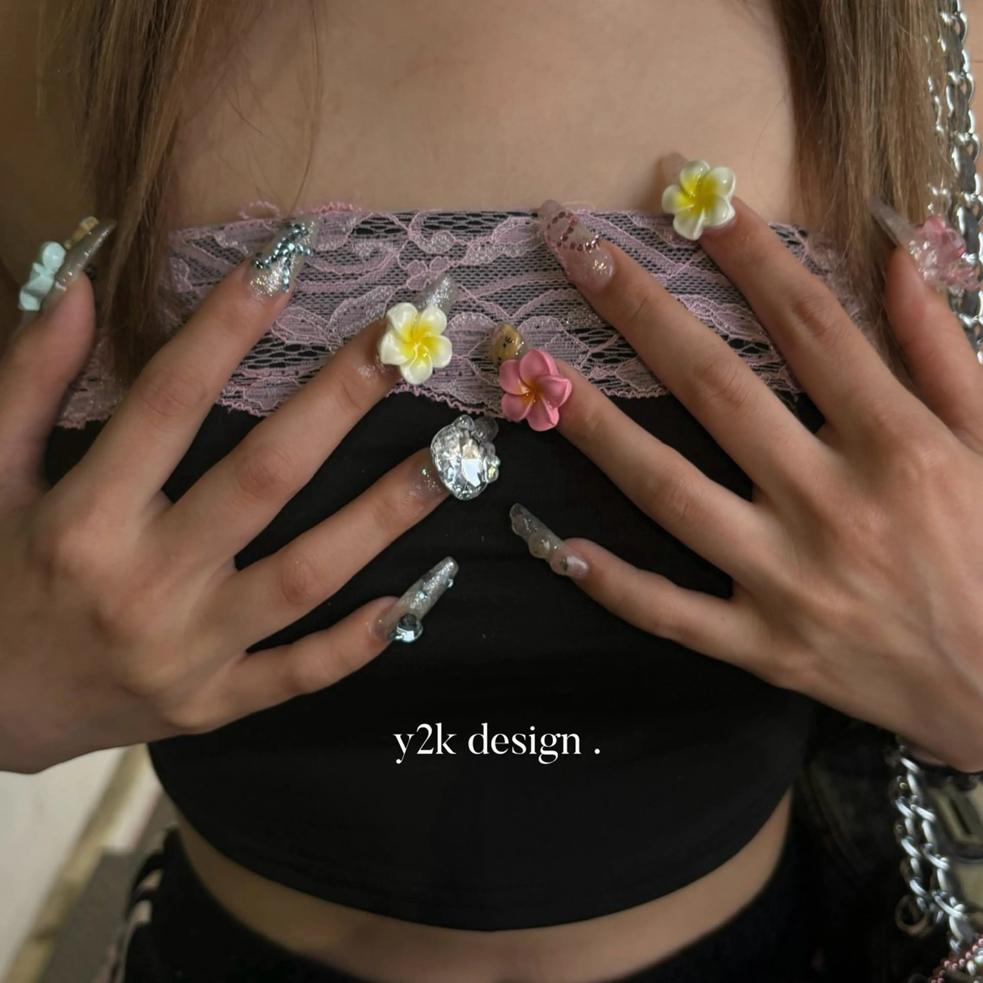 ネイル 長さ出し AYANO / BINELのネイルデザイン