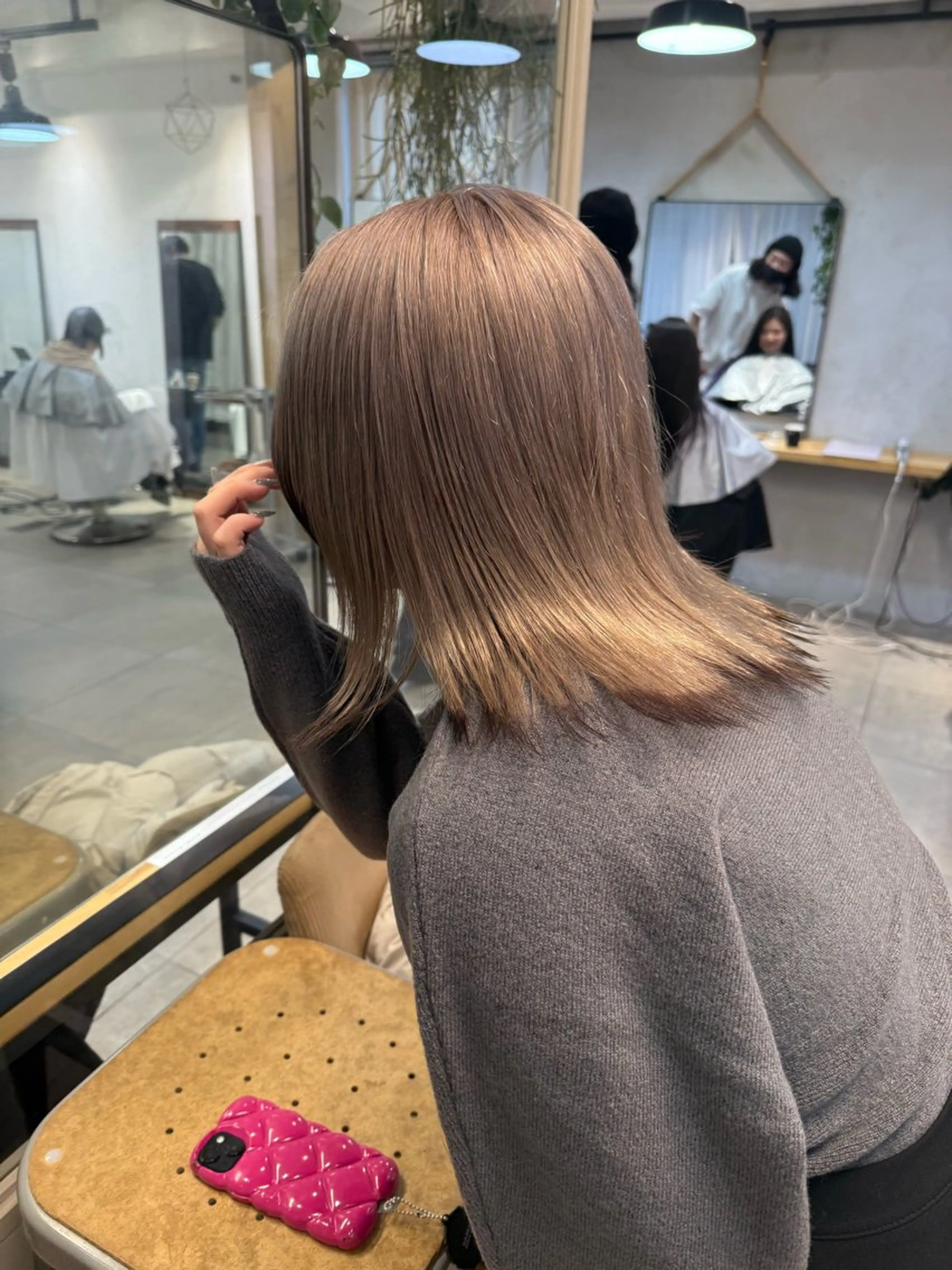 ミディアム カラー ミルクティー× グレージュMOMOのヘアスタイル