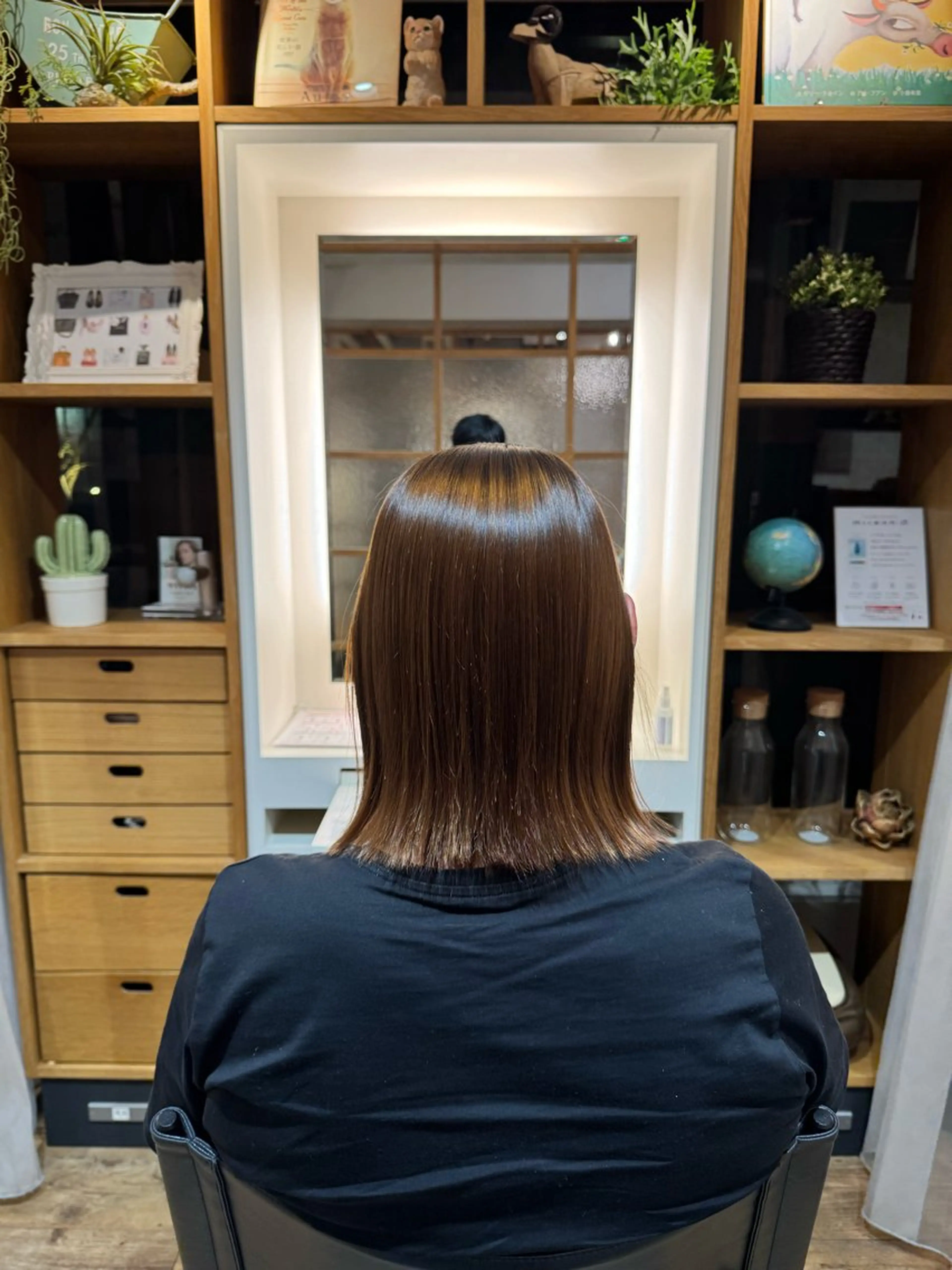 セミロング カット 縮毛矯正 トリートメント afloatkobe所属・美髪/髪質改善 川口凌弥のヘアスタイル