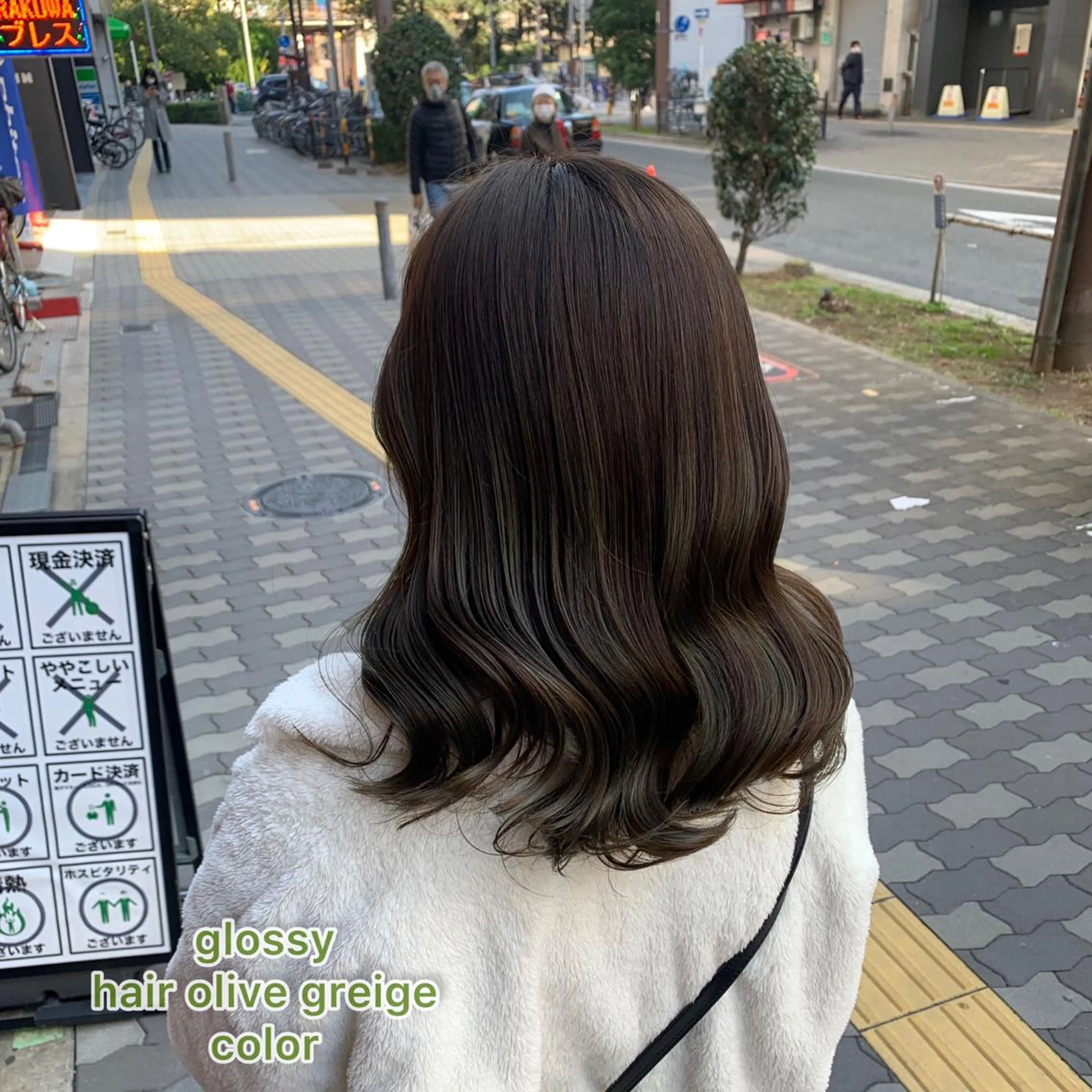 セミロング カラー カット ヘアカラー トリートメント 上田 紗也のヘアスタイル