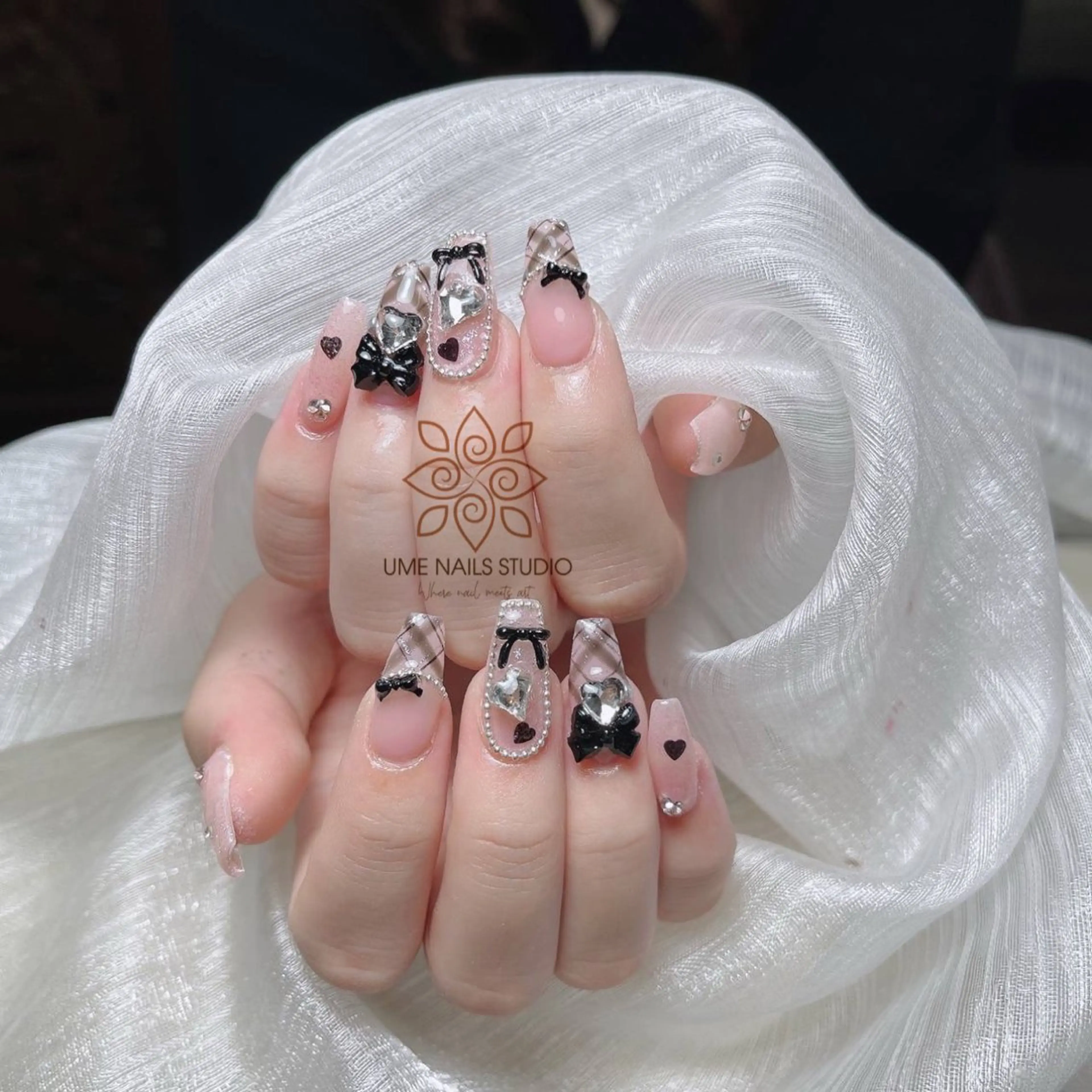 ネイル チークネイル クリアネイル ガーリー キラキラネイル 韓国ネイル ハンドネイル Ume Nail Studioのネイルデザイン