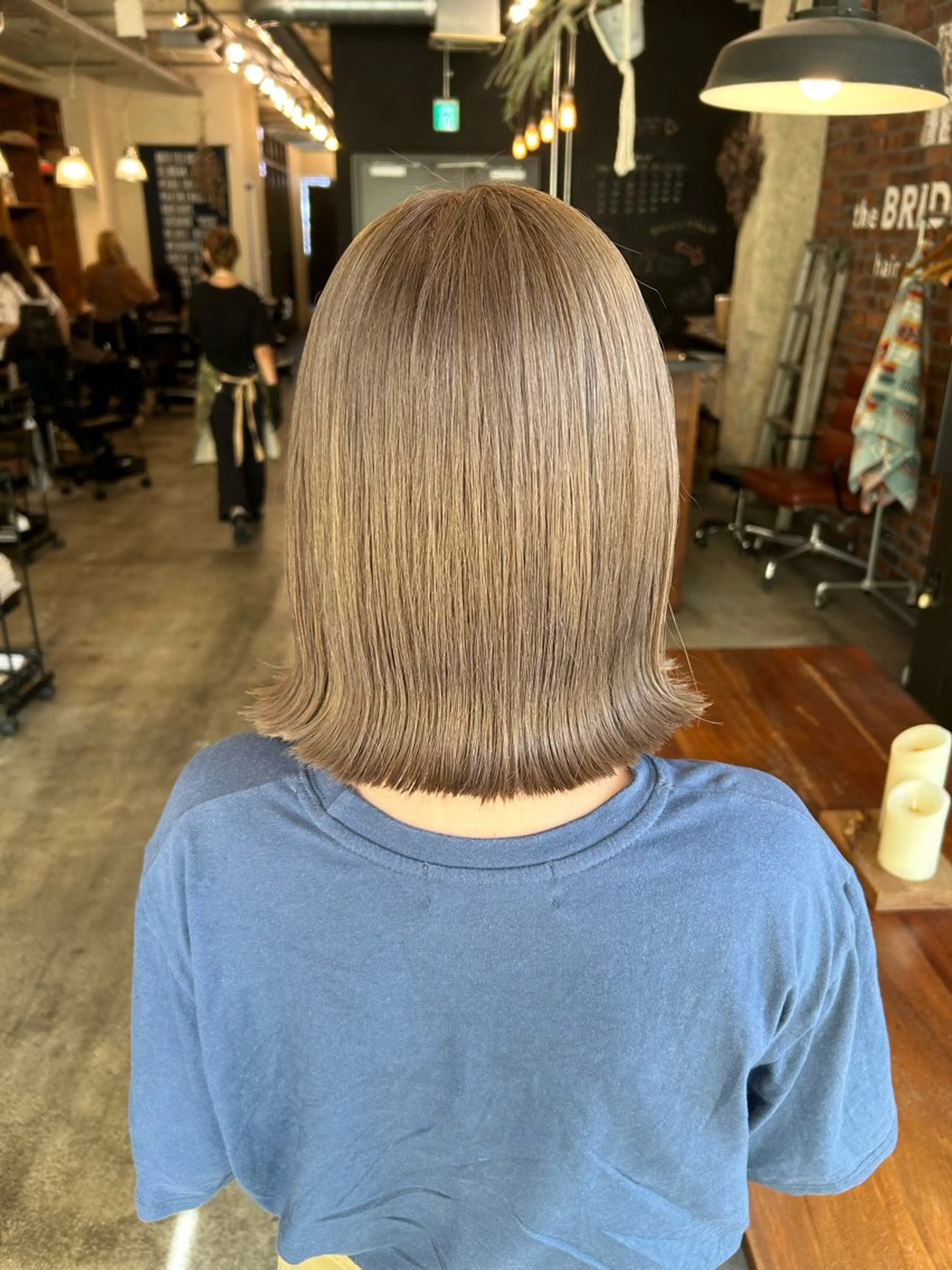 ショート カラー ベージュカラー 黒髪 ハイトーンカラー ミルクティーベージュ ボブ カット ヘアカラー the BRIDGE 加藤みのりのヘアスタイル